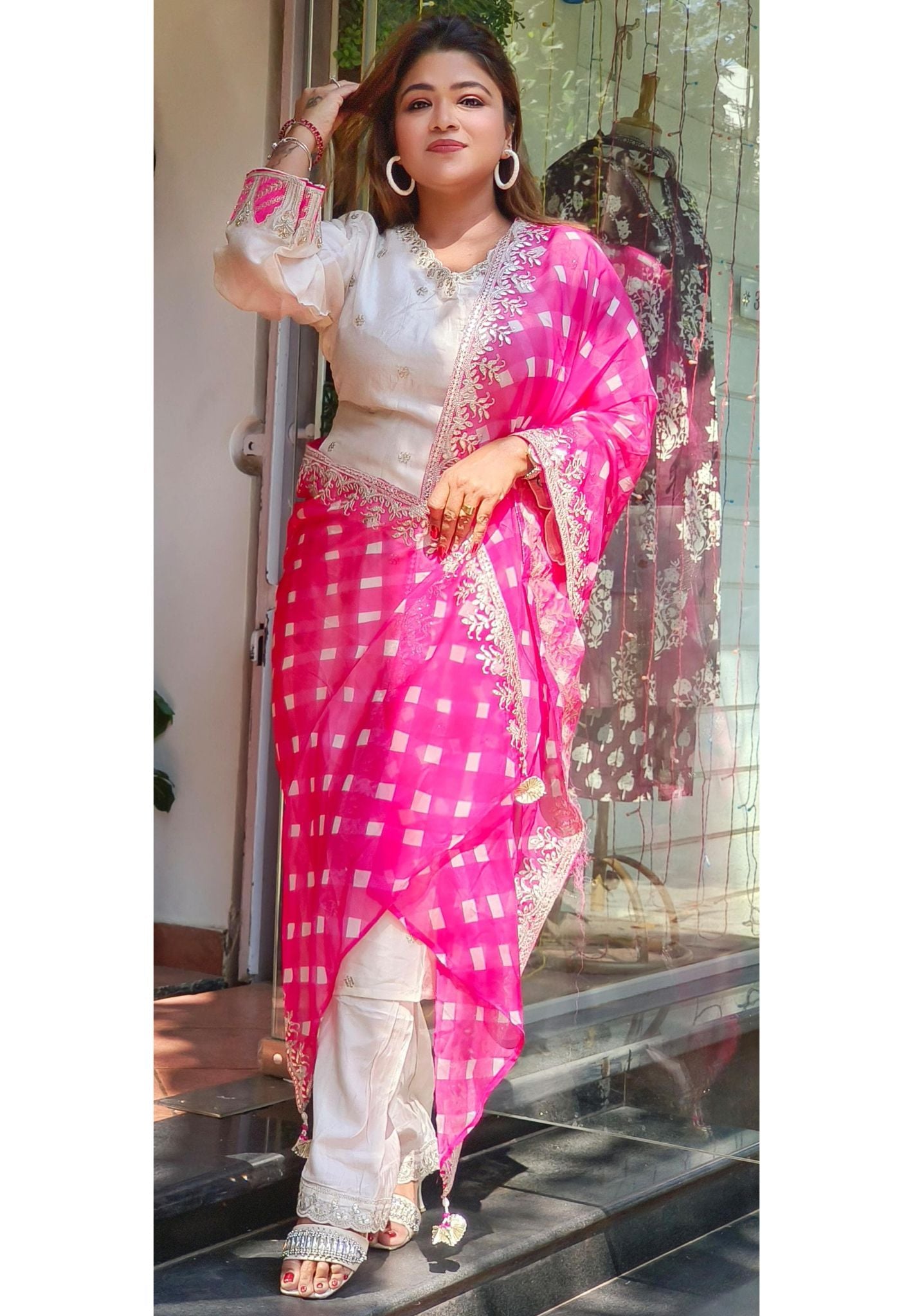 Graceful Off-White Silk Embroidered Kurta with Pink Contrast Dupatta – A Perfect Blend of Elegance and Sophistication-08614