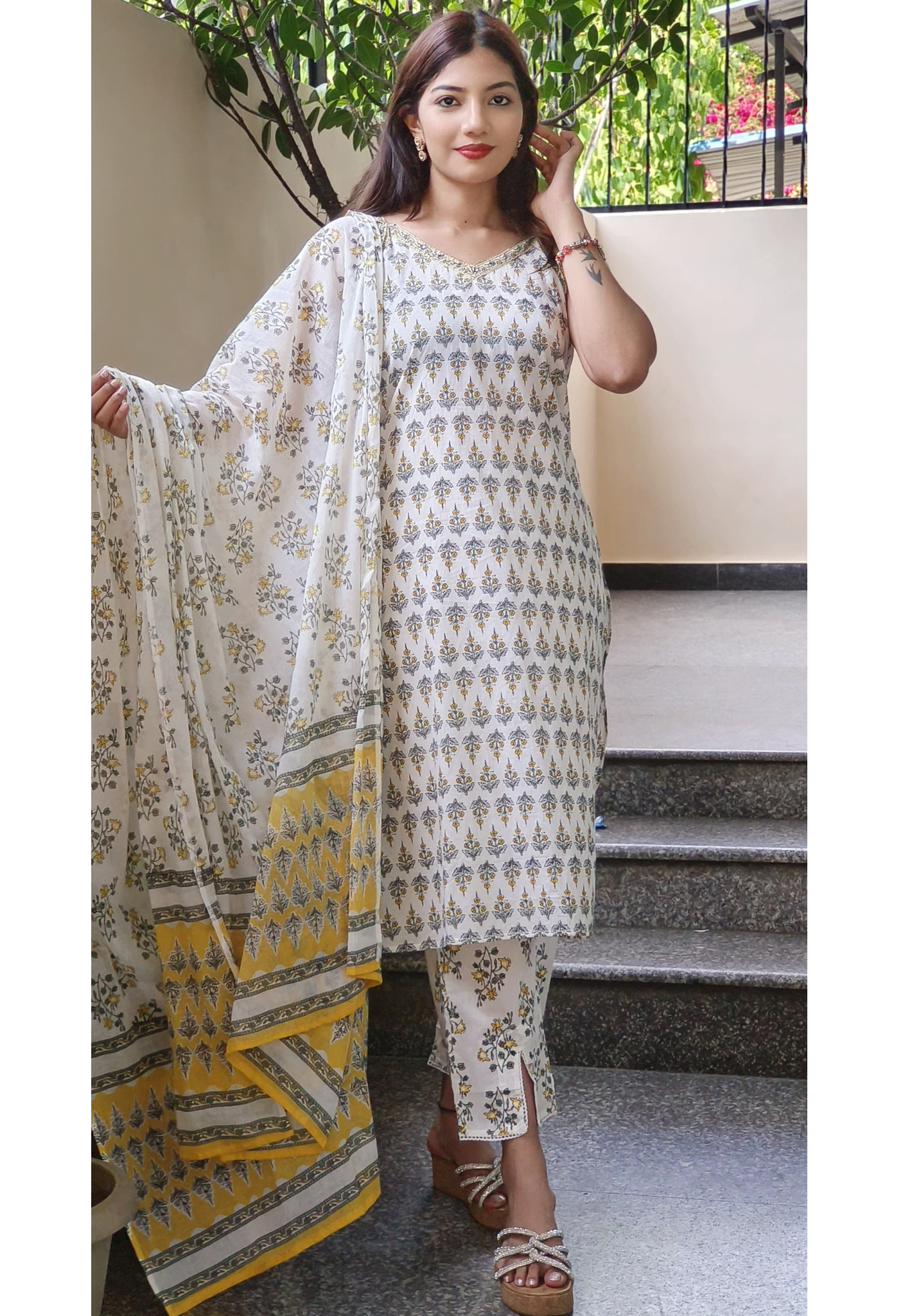 Pure Cotton Small Prints Strap Style sleeveless Kurta pant with Dupatta-09364