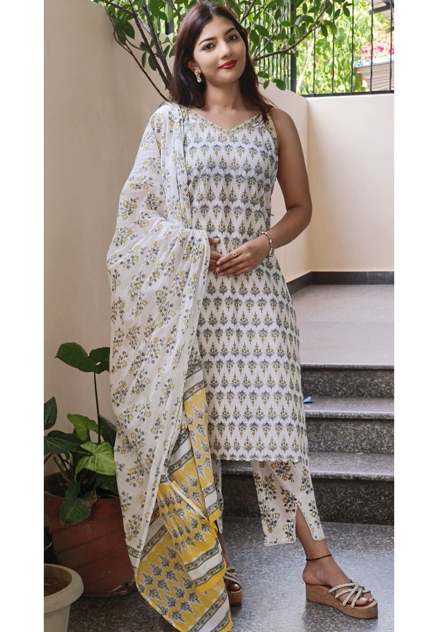 Pure Cotton Small Prints Strap Style sleeveless Kurta pant with Dupatta-09364