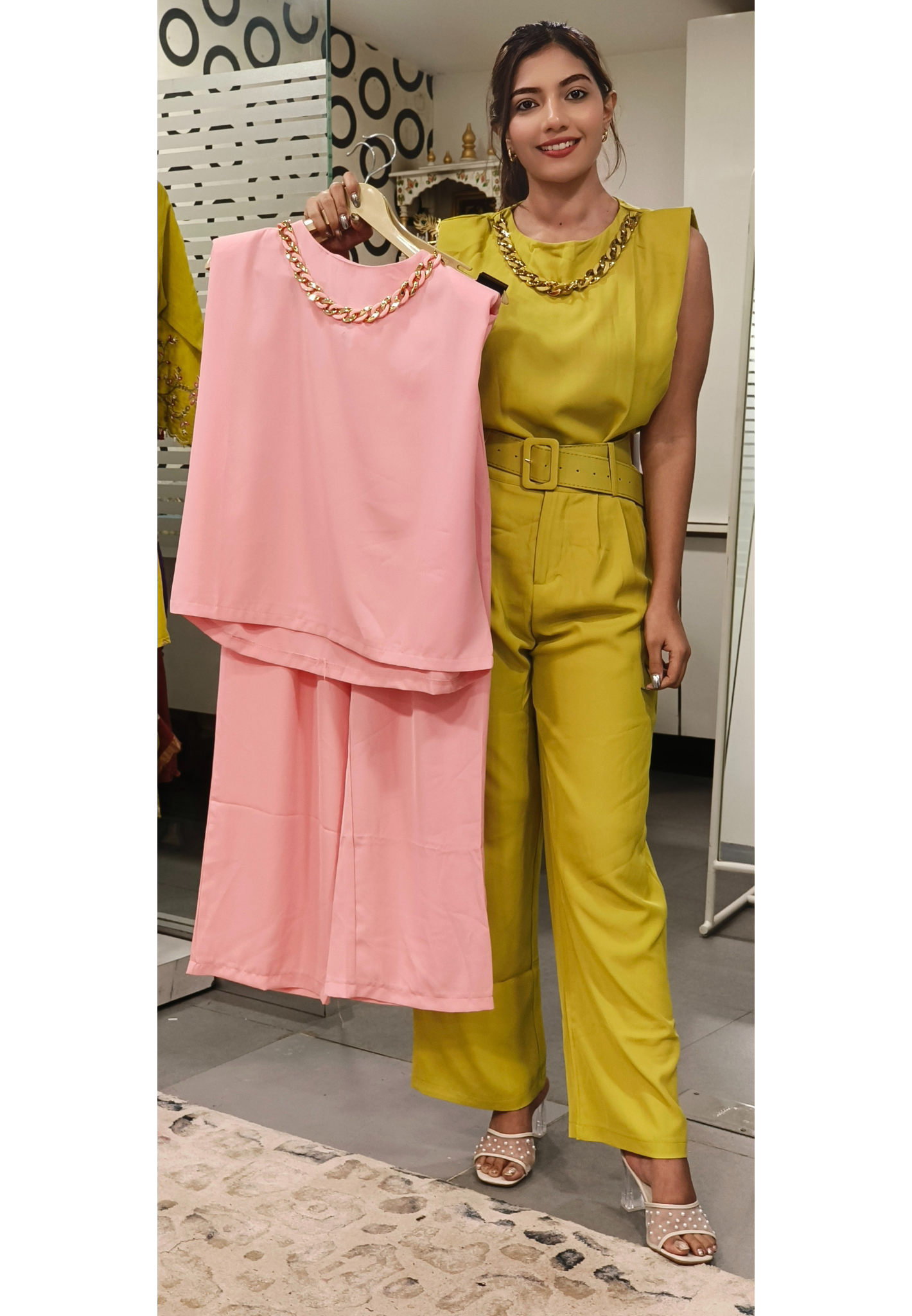 Stylish Chained Sleeveless Crop-Top With Pant And Belt
