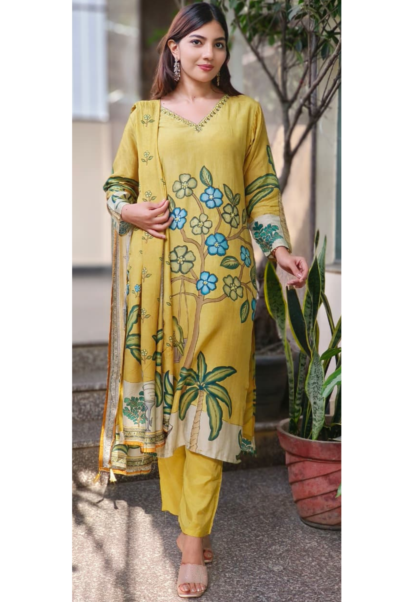 Mirror Neck Huge Flower & Figure Prints Full Suit Set With Dupatta In Muslin Fabric- 10689