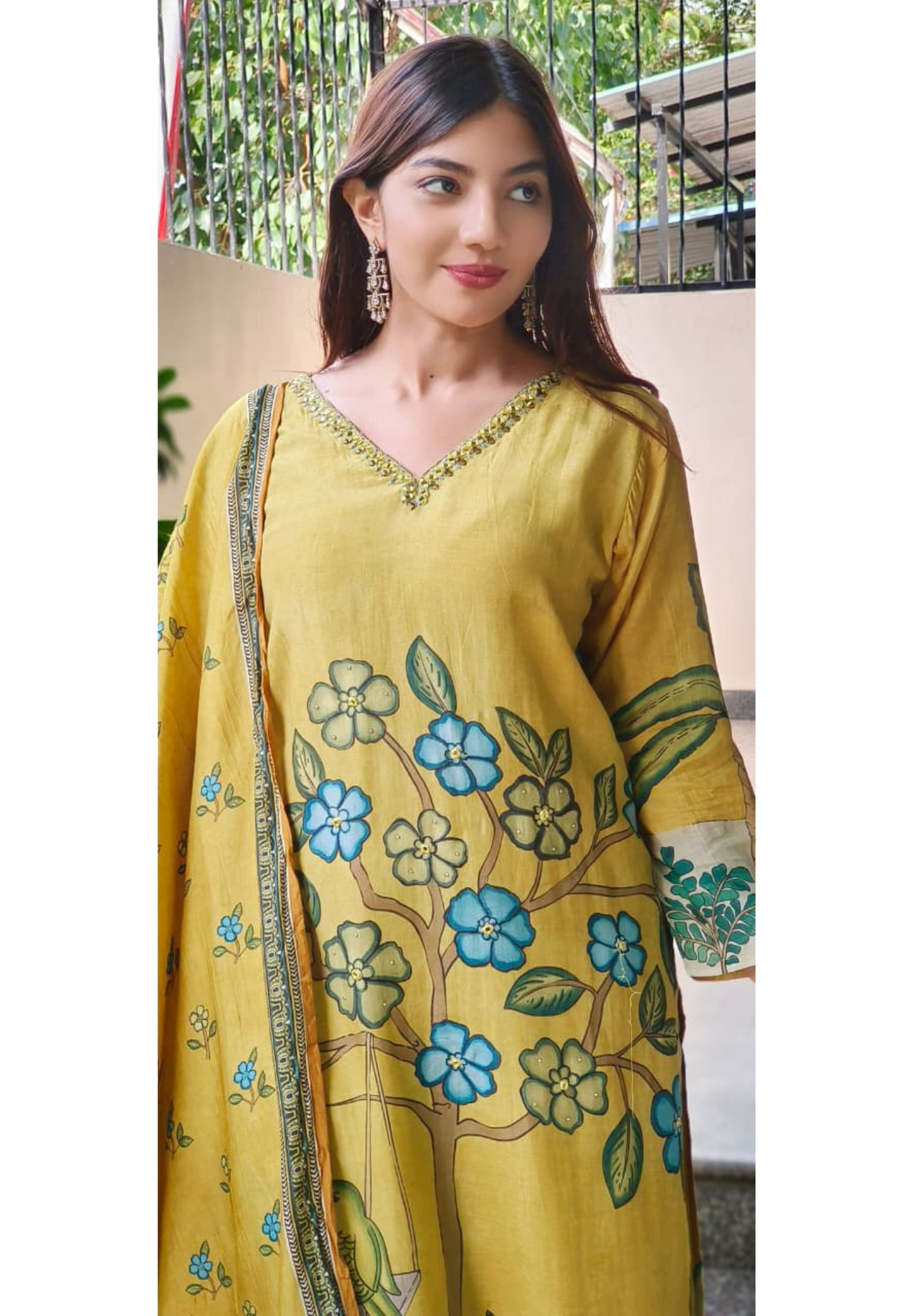 Mirror Neck Huge Flower & Figure Prints Full Suit Set With Dupatta In Muslin Fabric- 10689