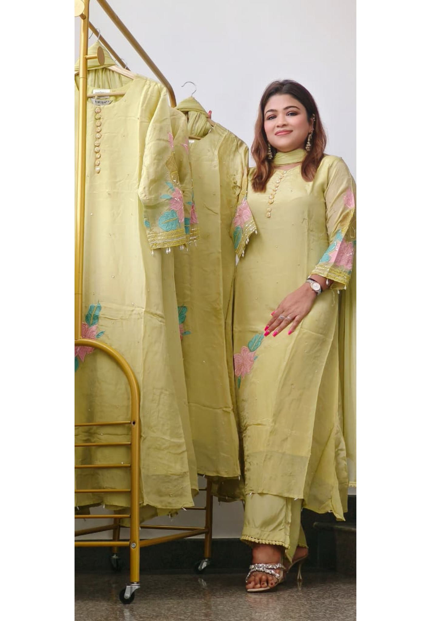 Patched Floral Elegant Sunlit Meadow Full Suit Set Dupatta In Crepe Fabric- 10783