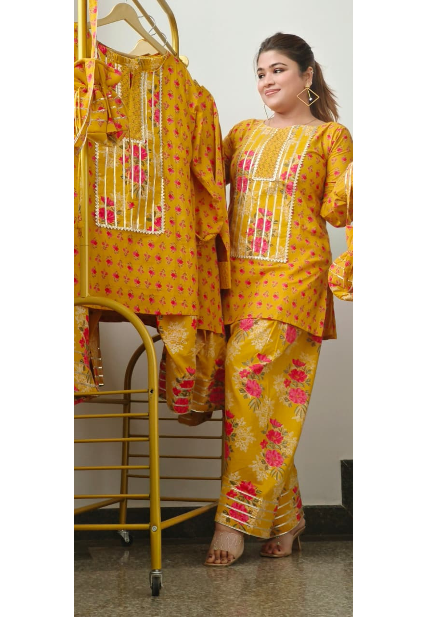 Traditional Look Floral Printed Lace Work Kurta With Farsi Pant Set With Potli In Cotton Fabric- 10944