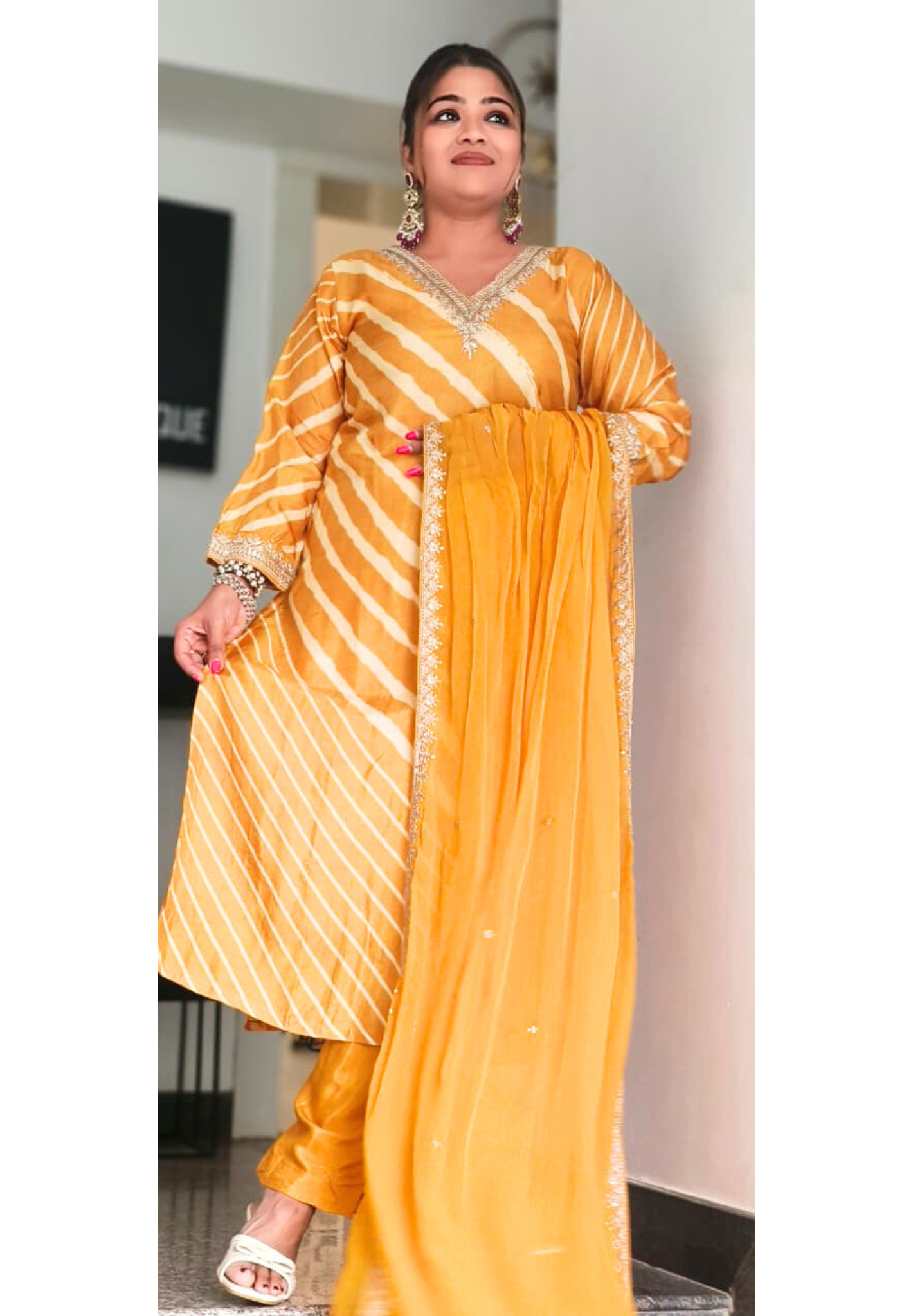 Leheriya Print Minimal Zari Neck Work Full Suit Set With Dupatta In Silk Fabric- 11027