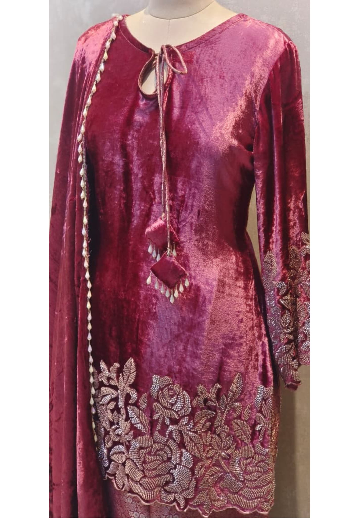 Cut-Dana Embellished Velvet Kurta With Heavy Brocade Bottom & Pearl Tasseled Dupatta- 12453