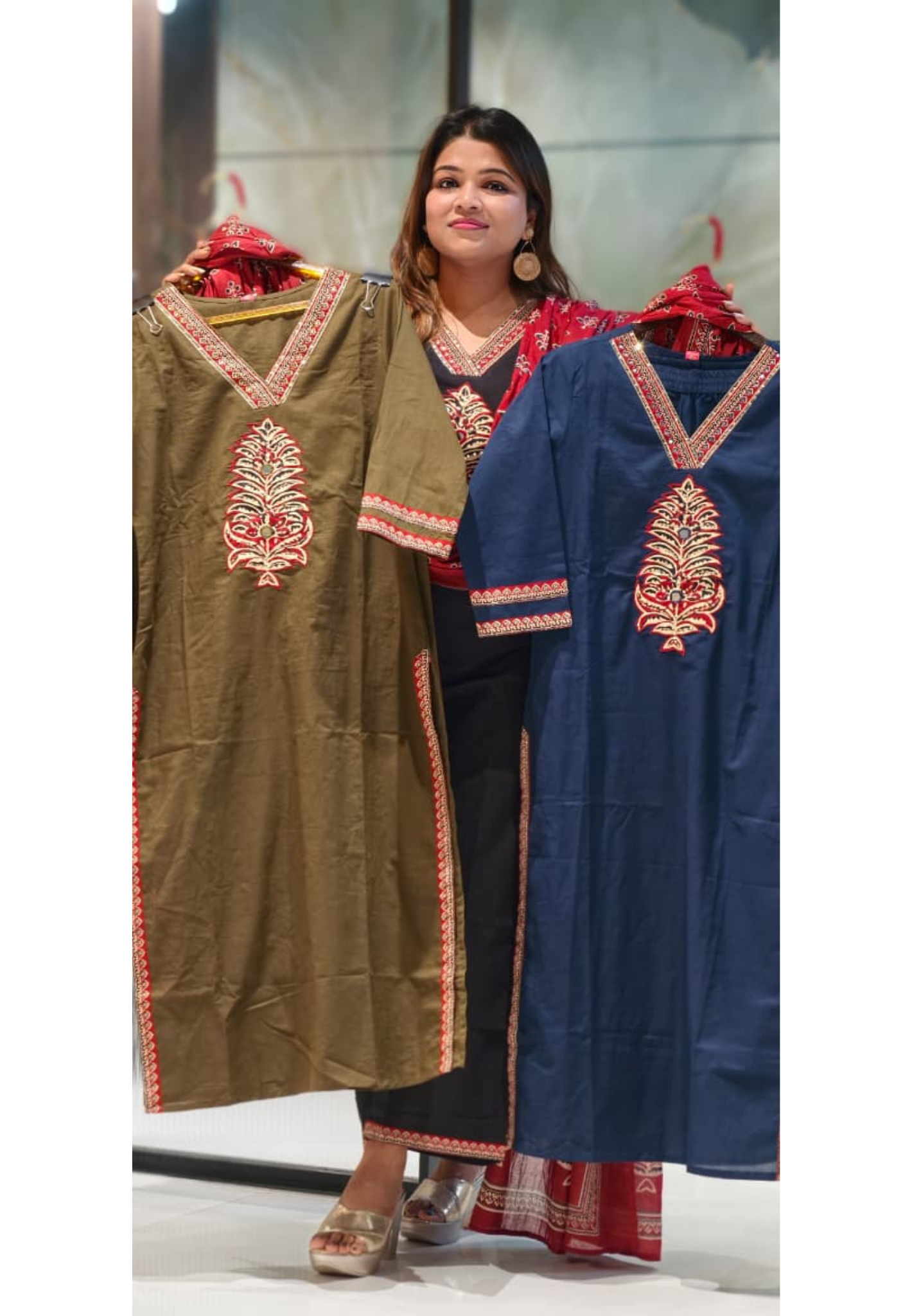 Palm Print Highlighted V-Neck Line Full Suit With Dupatta In Cotton Fabric- 12983 Lean Fit.0/