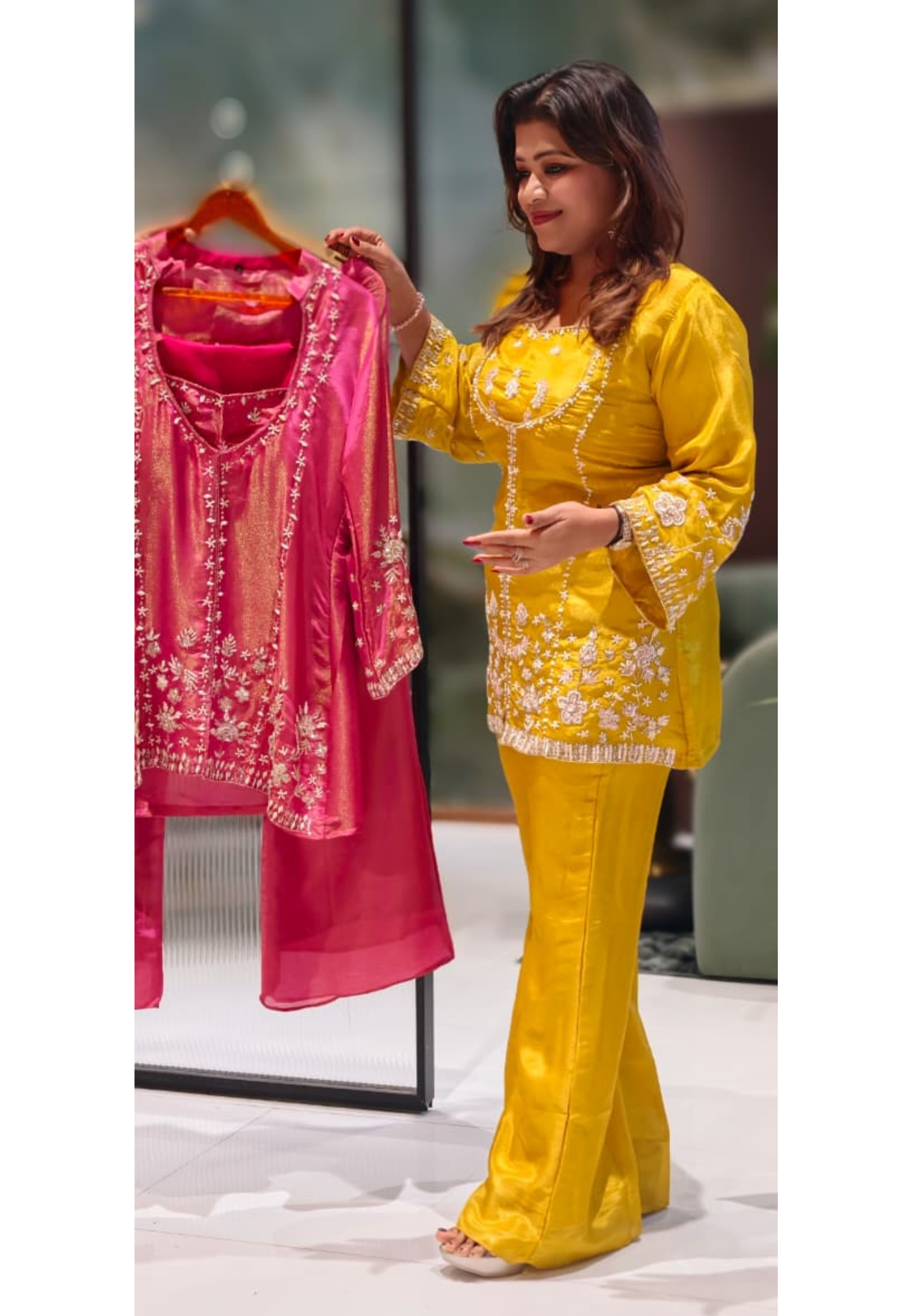 Tissue Elegance Shimmery Cut-Dana Line Suttle Work Buster With Outer & Bottom- 13051