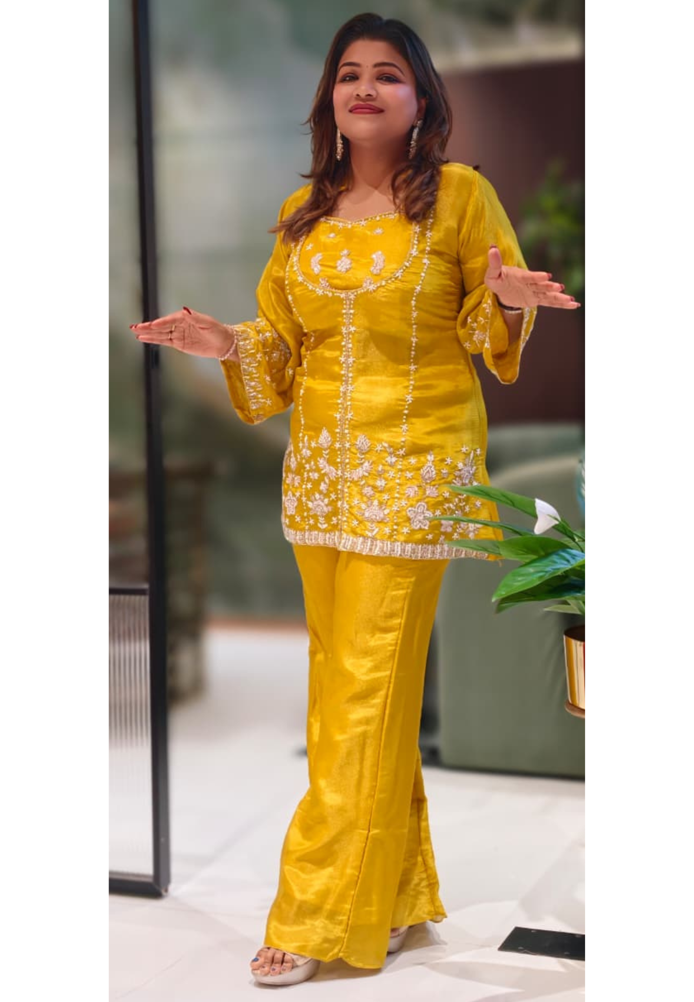 Tissue Elegance Shimmery Cut-Dana Line Suttle Work Buster With Outer & Bottom- 13051