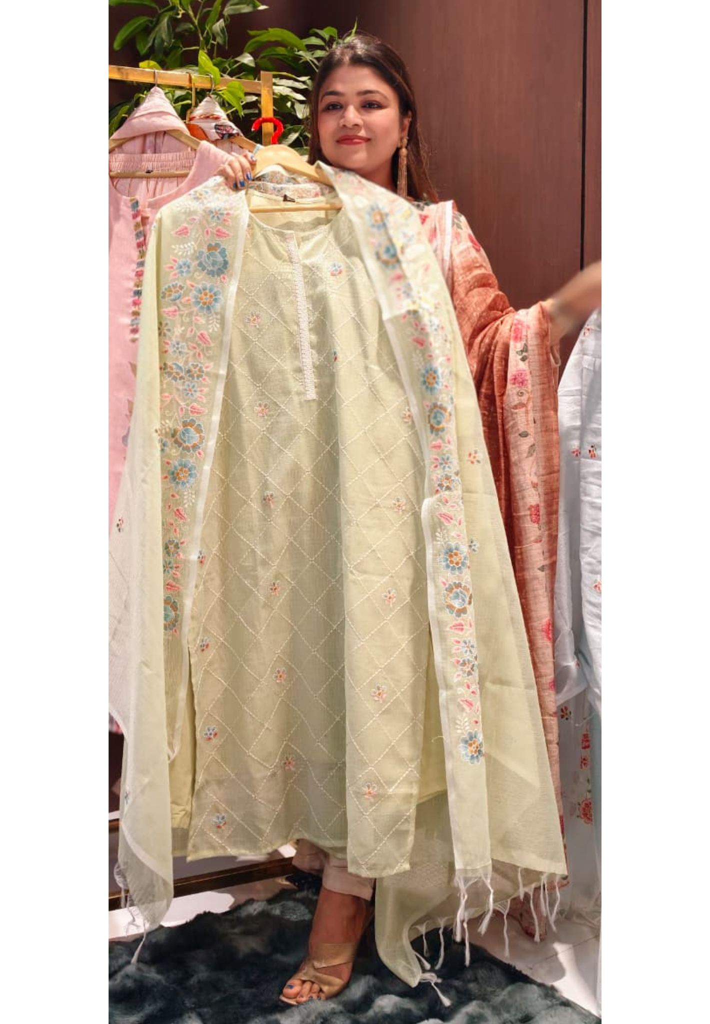 Intricate Floral Fine Embroidery Zig-Zag Thread Work Jute Cotton Full Suit Set With Dupatta-13574 RB140