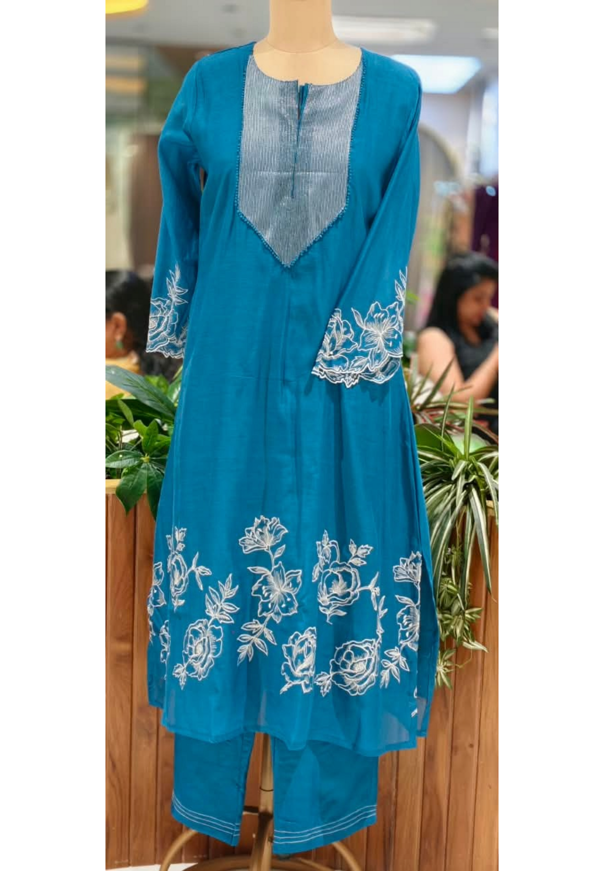 Pure Banarsi Mulchanderi With Floral Embroidered Full Suit Set - 16777