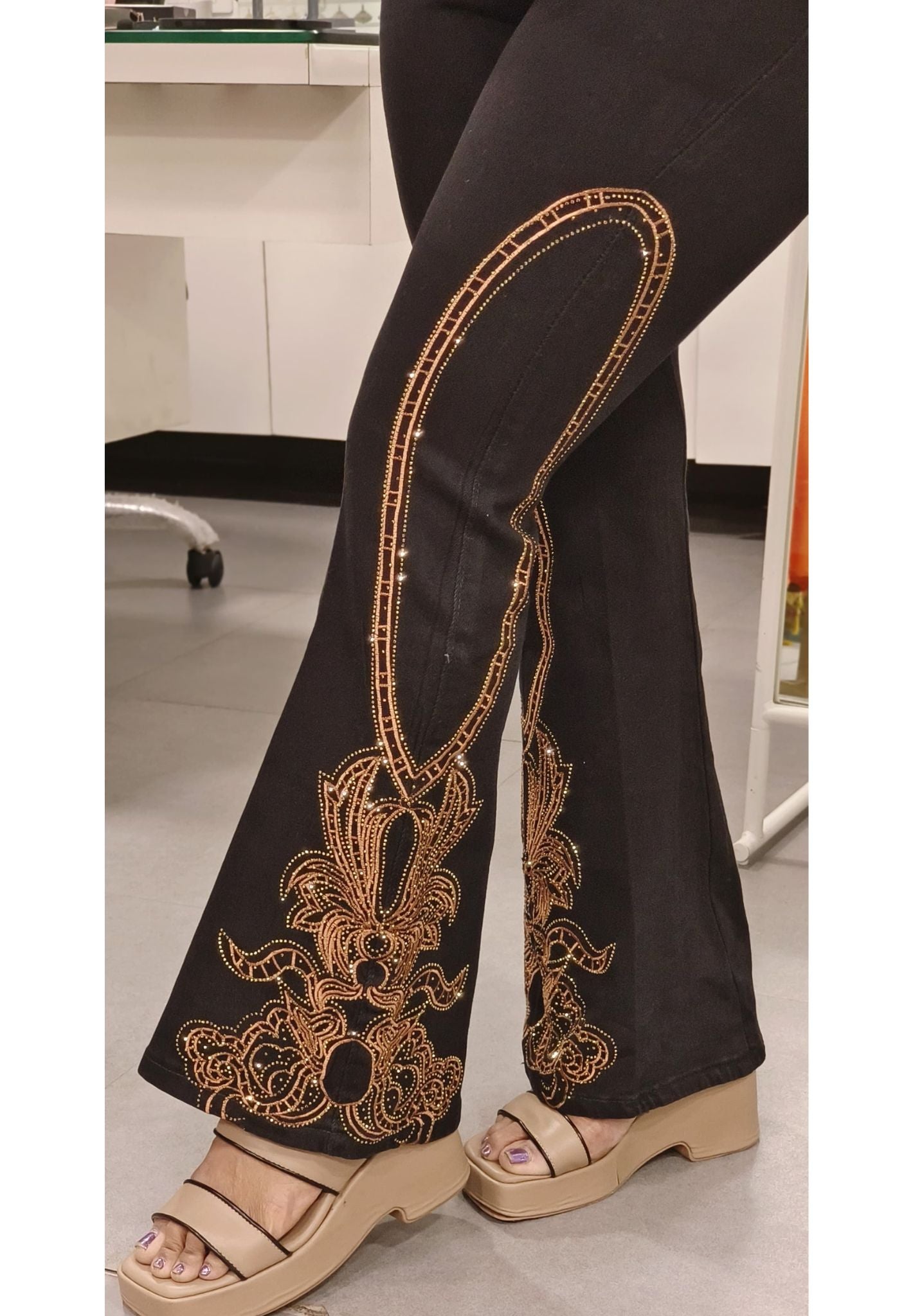 Women's  Embroidered Flare Bell Bottom Jeans,Vintage-Inspired Retro Jeans