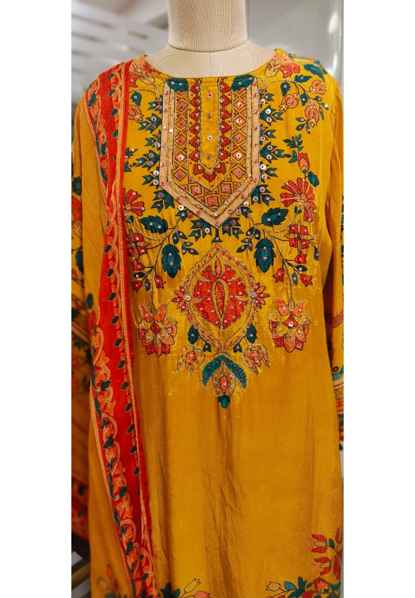 Placement Digital Floral Print With Foil Wok Full Suit Set With Dupatta In Crepe Fabric