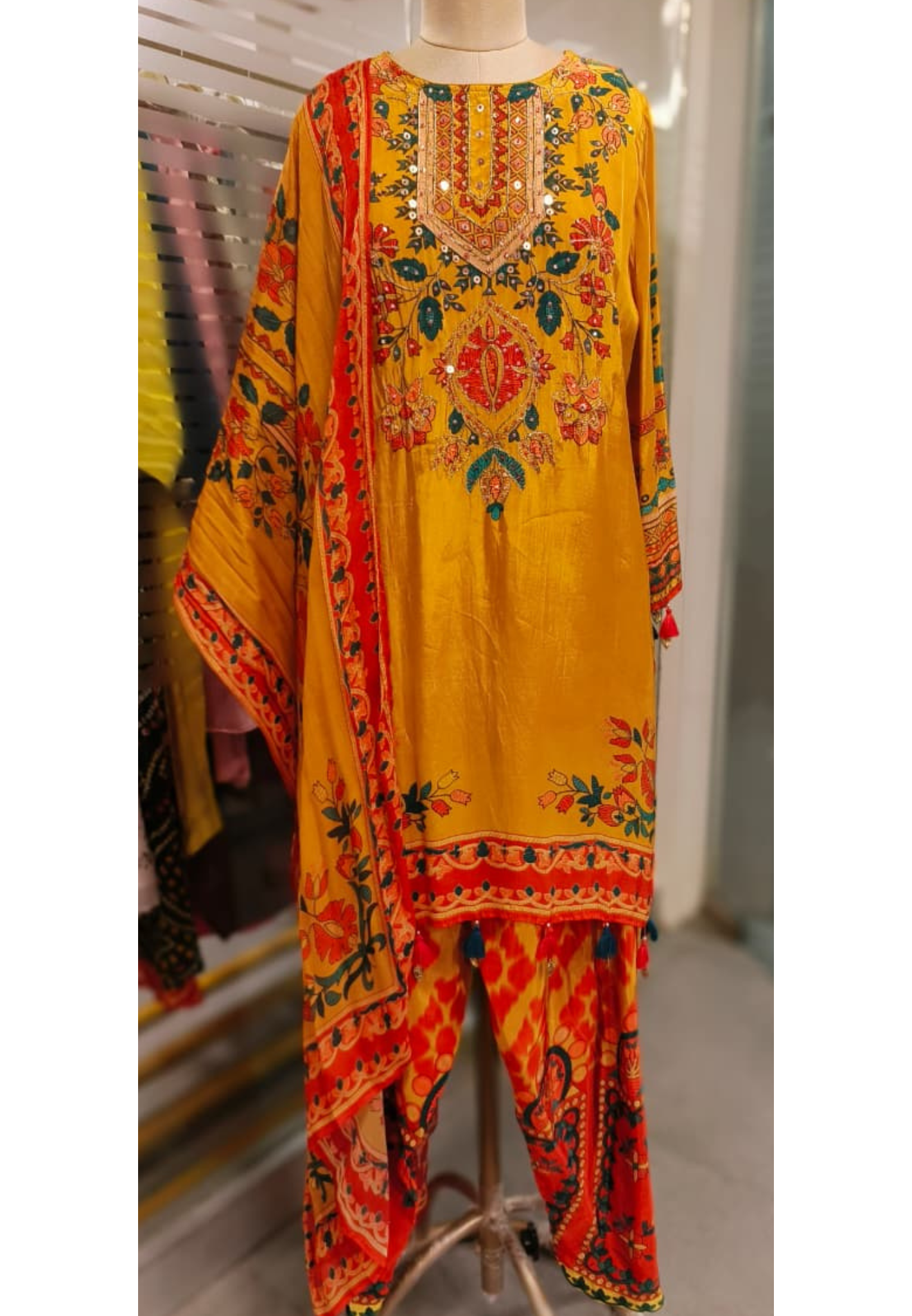Placement Digital Floral Print With Foil Wok Full Suit Set With Dupatta In Crepe Fabric