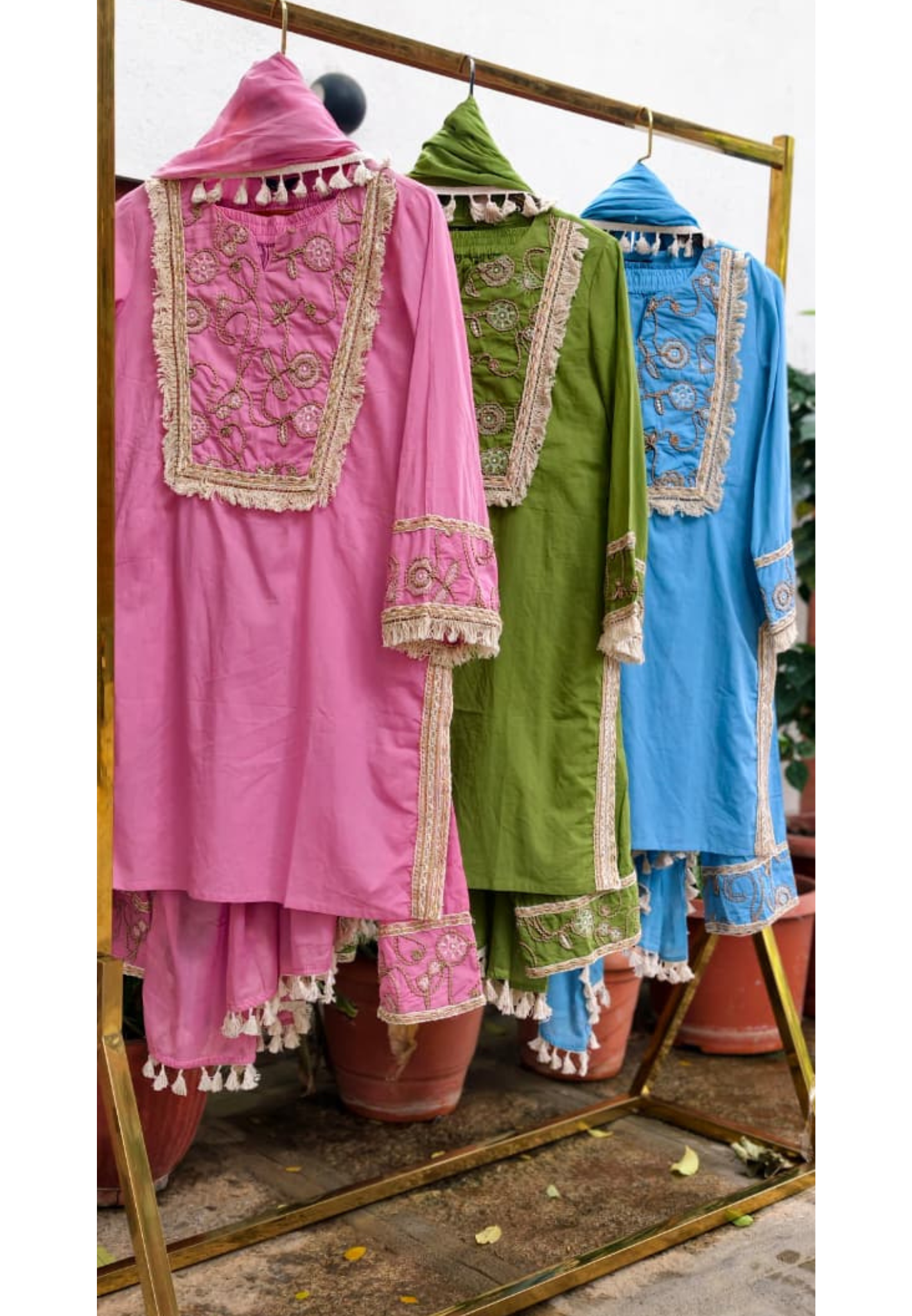 Boho Chic Thread Embroidered Yoke Tassel Accent Cotton Full Suit Set With Dupatta- 15496