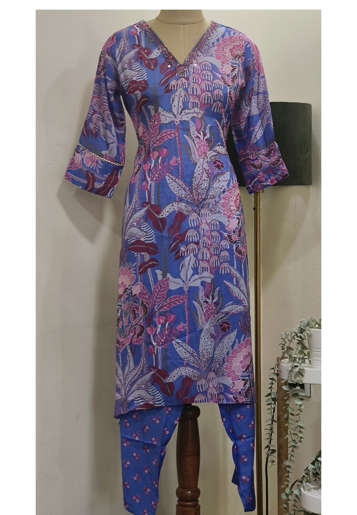 Beautiful Floral Print muslin V-neck embroided kurta pant set of-2 DRY WASH-05991