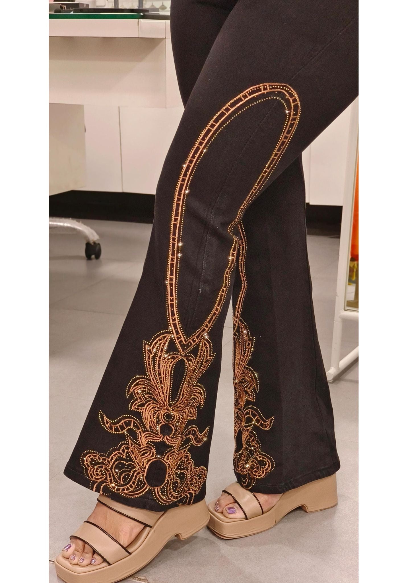 Women's  Embroidered Flare Bell Bottom Jeans,Vintage-Inspired Retro Jeans