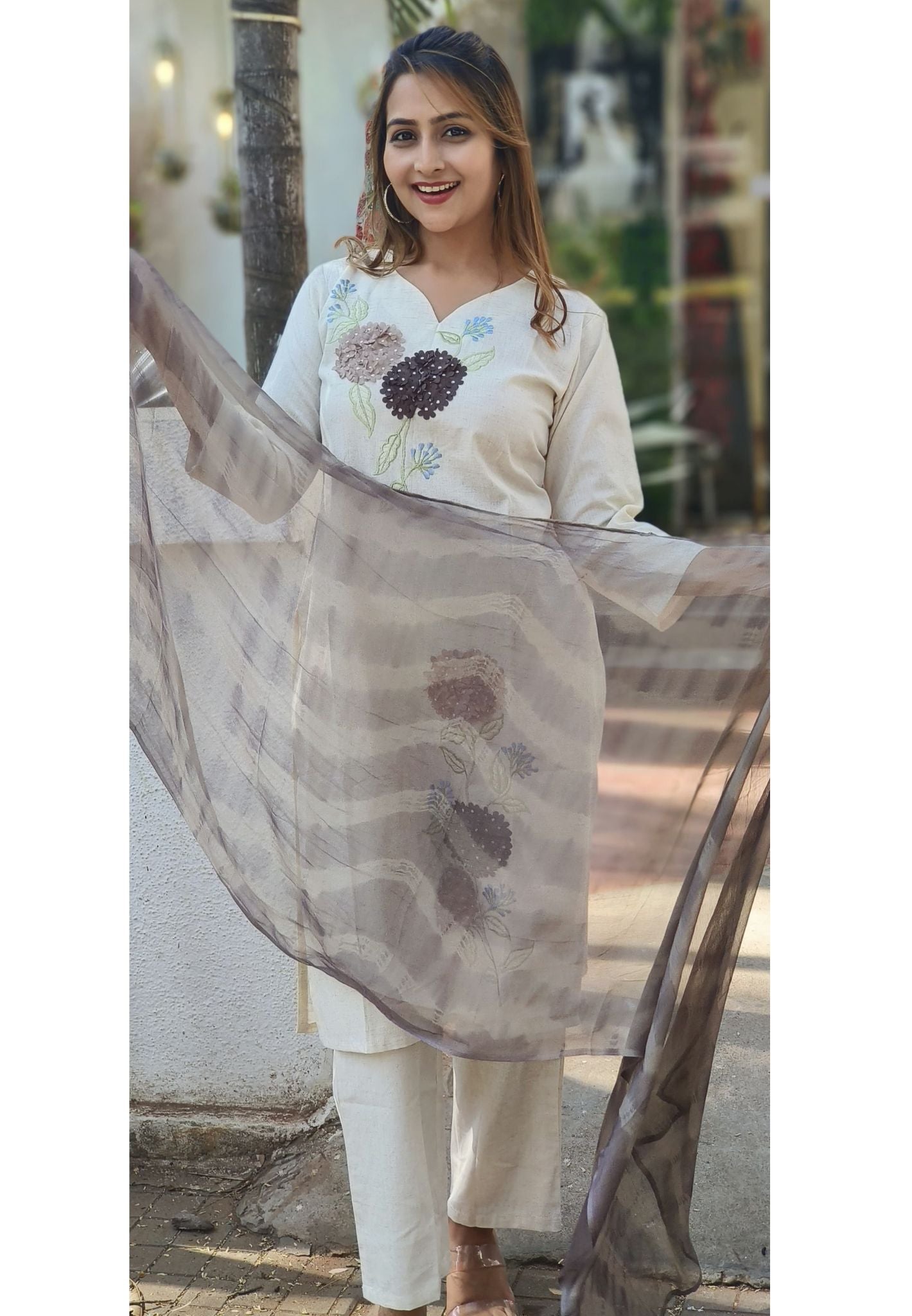 Thread Embroidered Floral Work Flex Cotton kurta with pant and Shaded Chiffon Dupatta04934