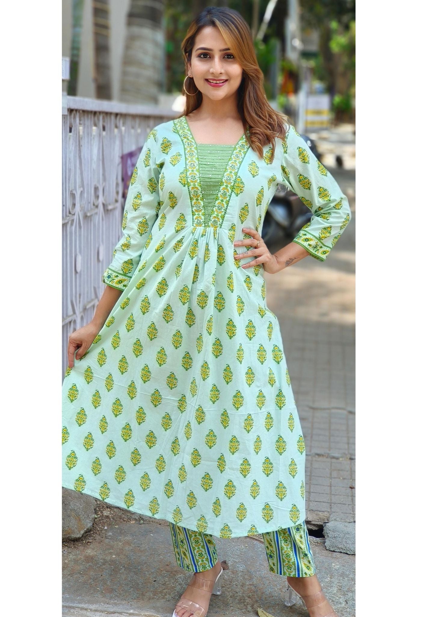 Cotton Green Printed V Neck Floral Print Kurta with Pant-05099