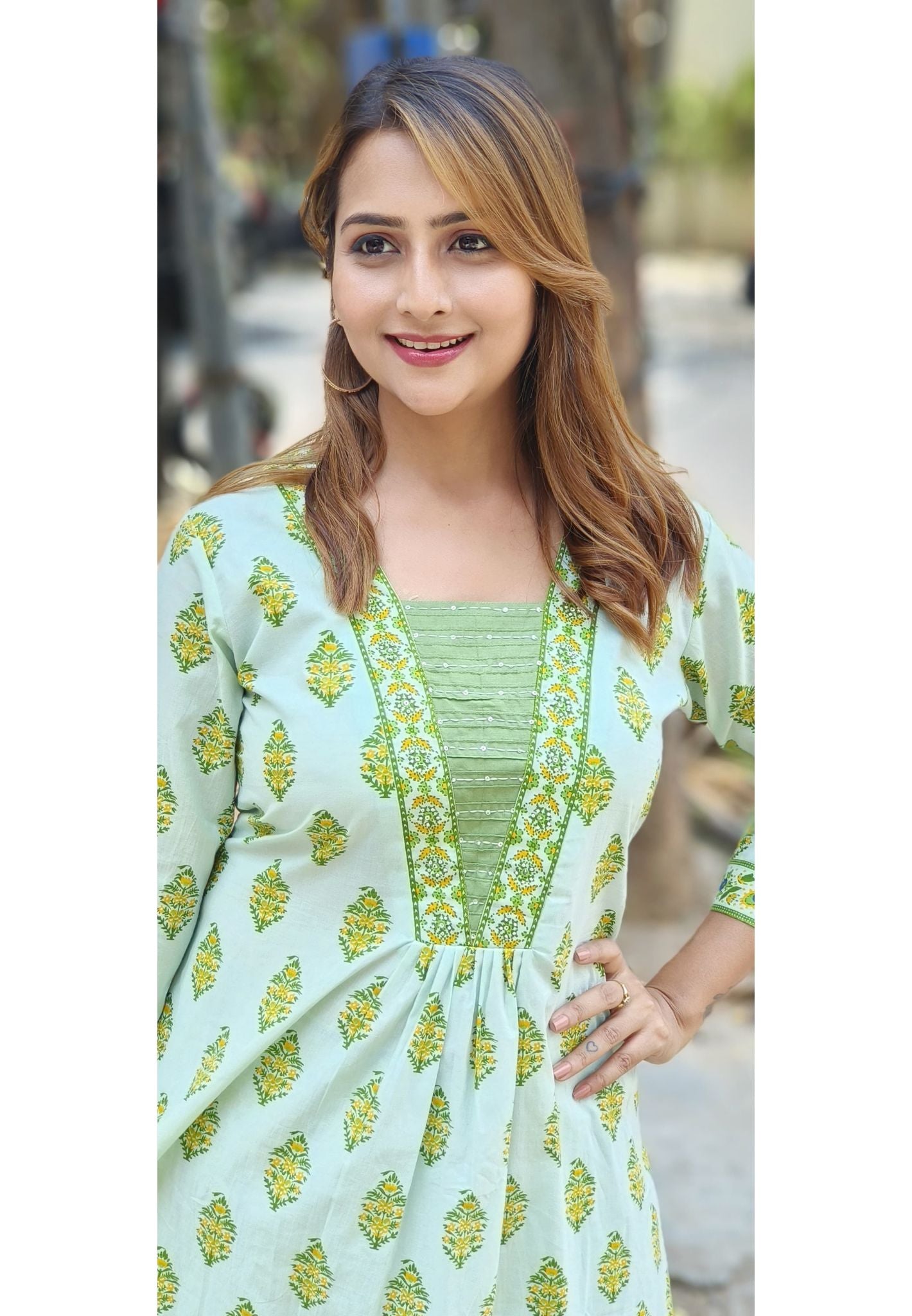 Cotton Green Printed V Neck Floral Print Kurta with Pant-05099