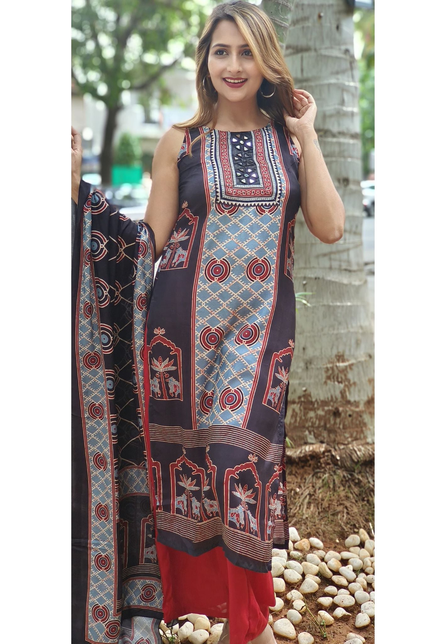 Beautiful printed Muslin real mirror Sleeveless Full Suit-separate sleeves Lean fit-05647