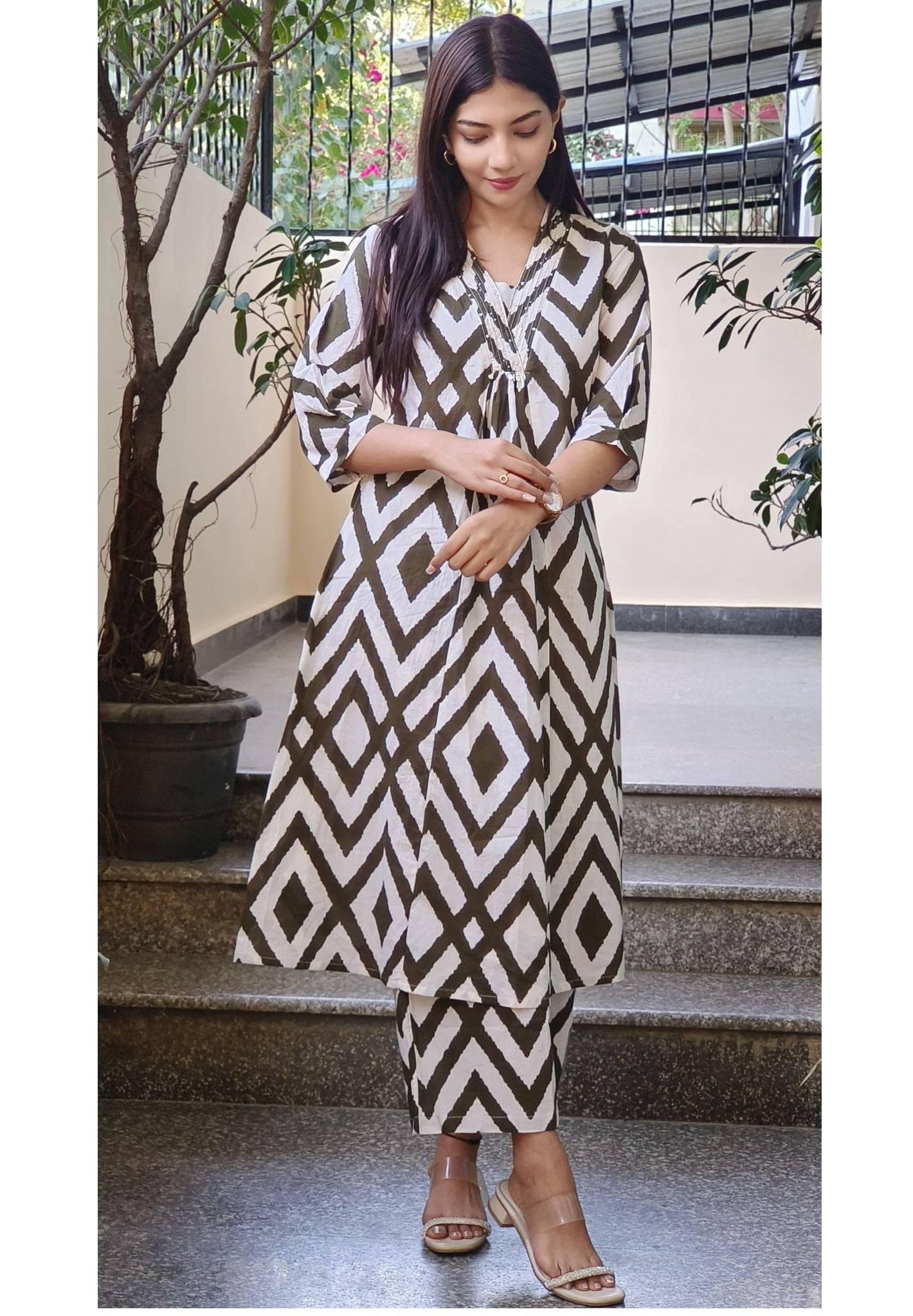 Abstract Print Green White Cotton Kurta with Matching Pant Set – Stylish and Comfortable-08686