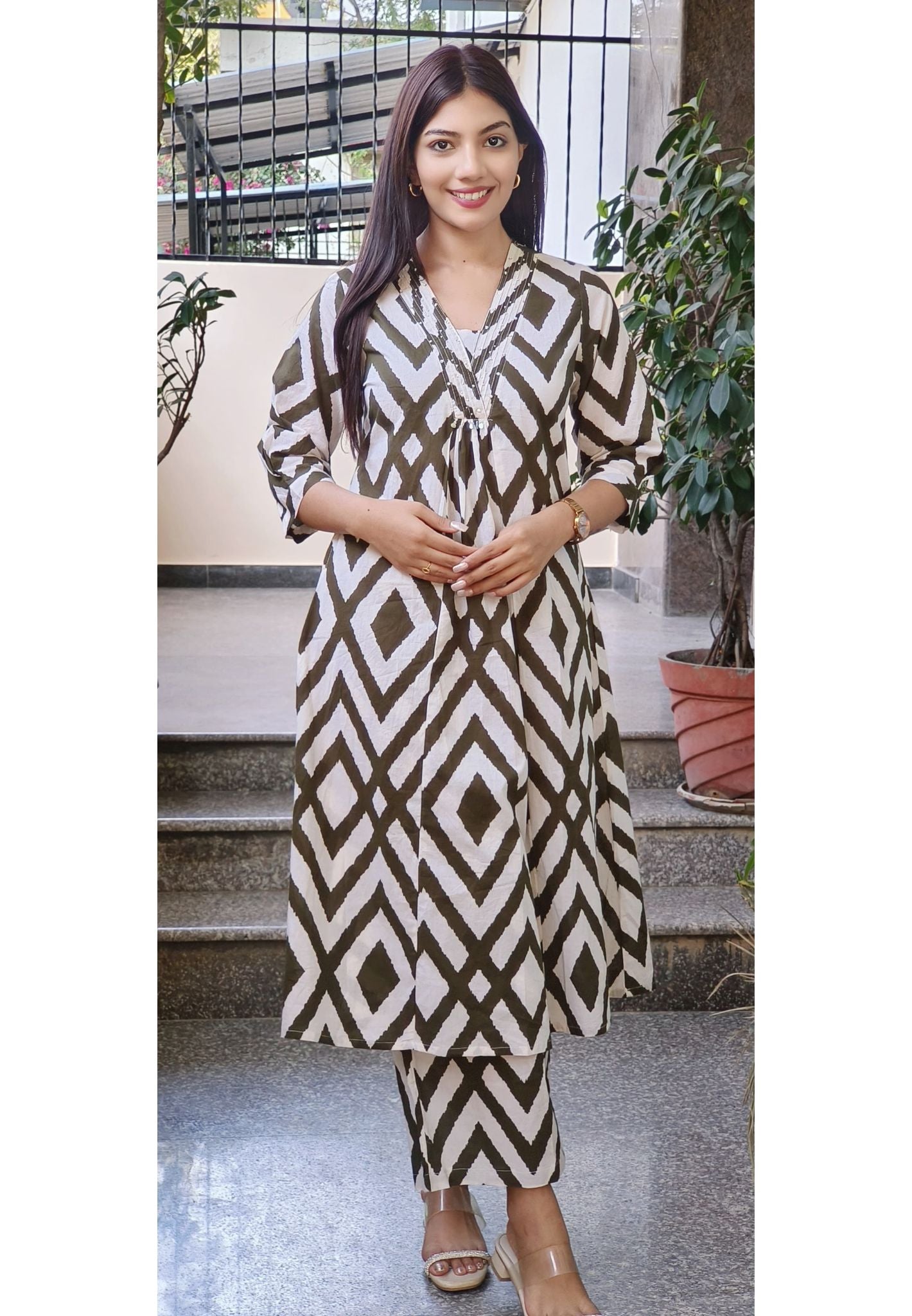 Abstract Print Green White Cotton Kurta with Matching Pant Set – Stylish and Comfortable-08686