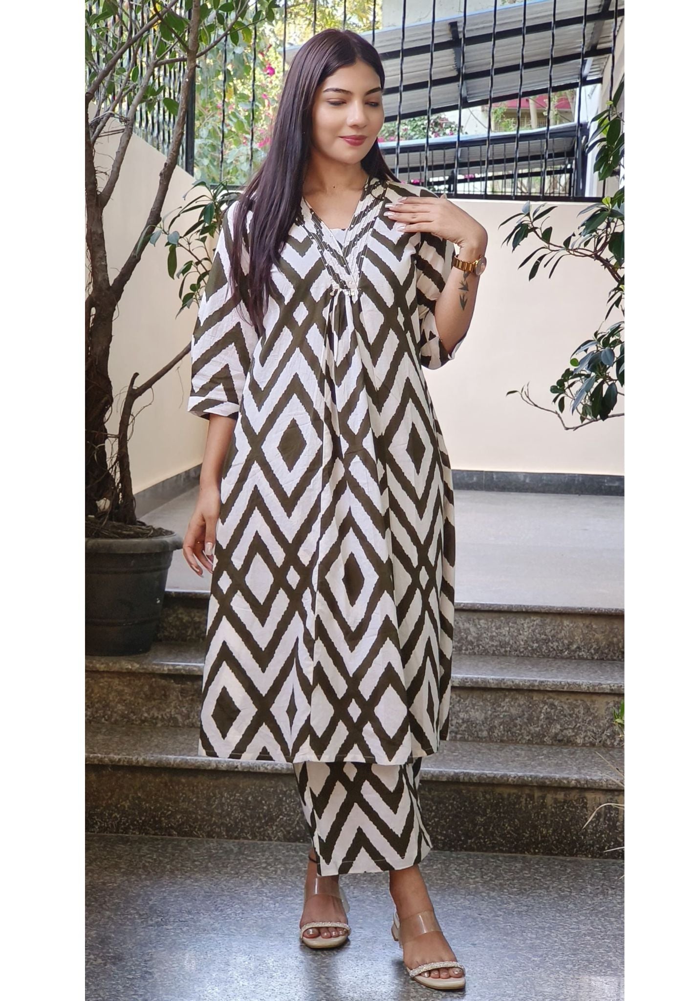 Abstract Print Green White Cotton Kurta with Matching Pant Set – Stylish and Comfortable-08686