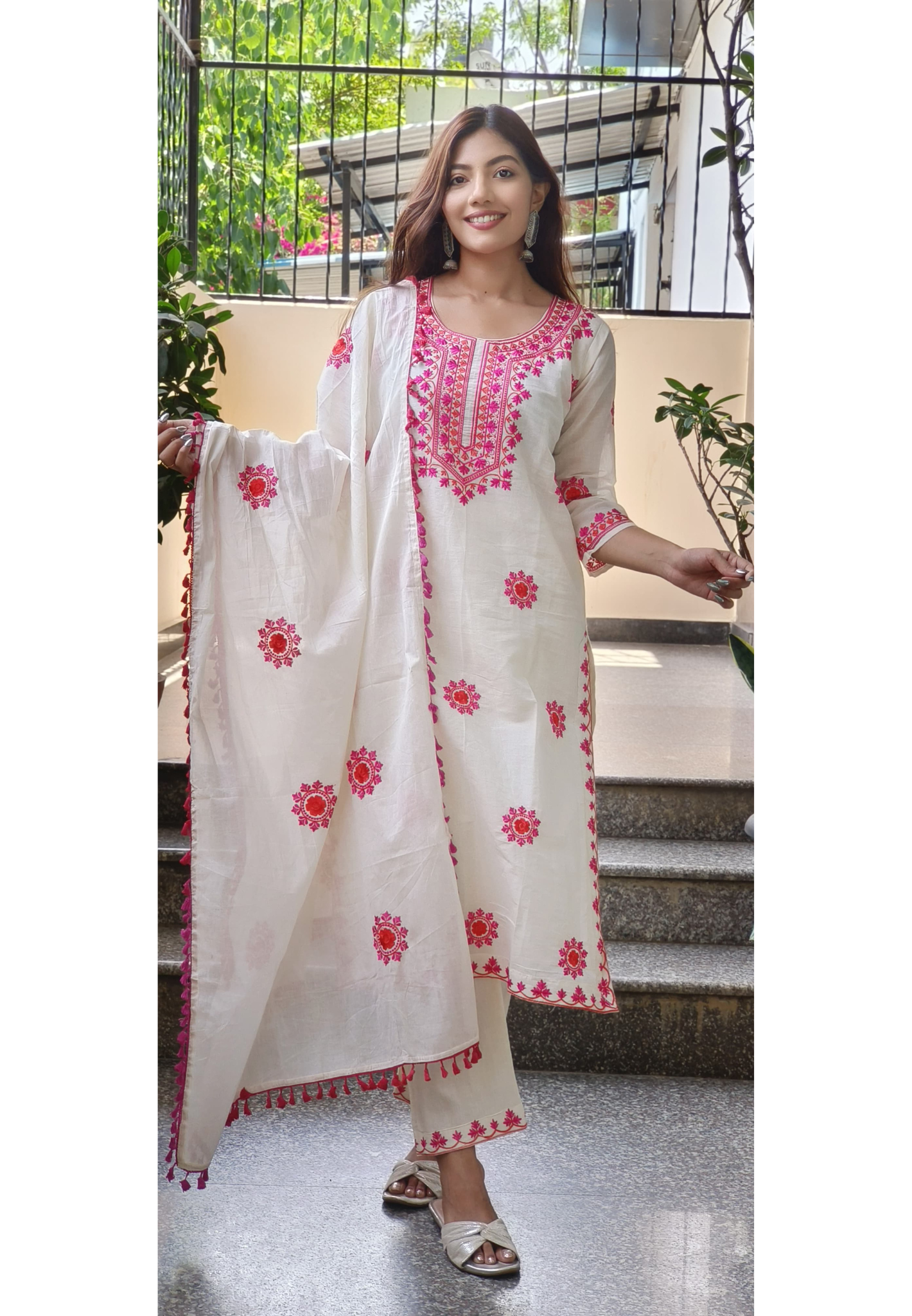 Beautiful Thread Floral Embroidered Kora Cotton Full Kurta Pant Set With Dupatta- 09588