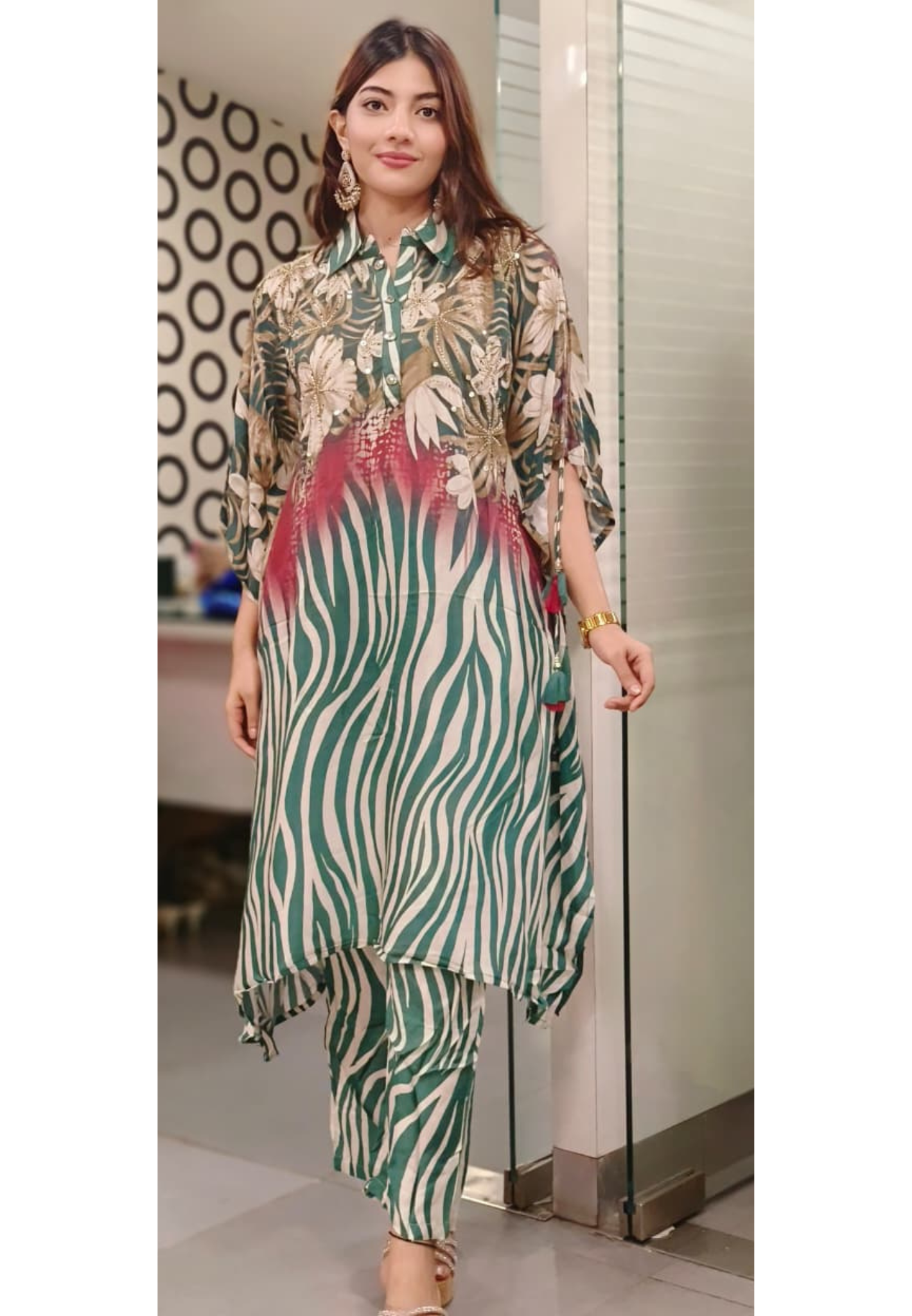 Leheriya With Floral Glance Kaftan & Bottom