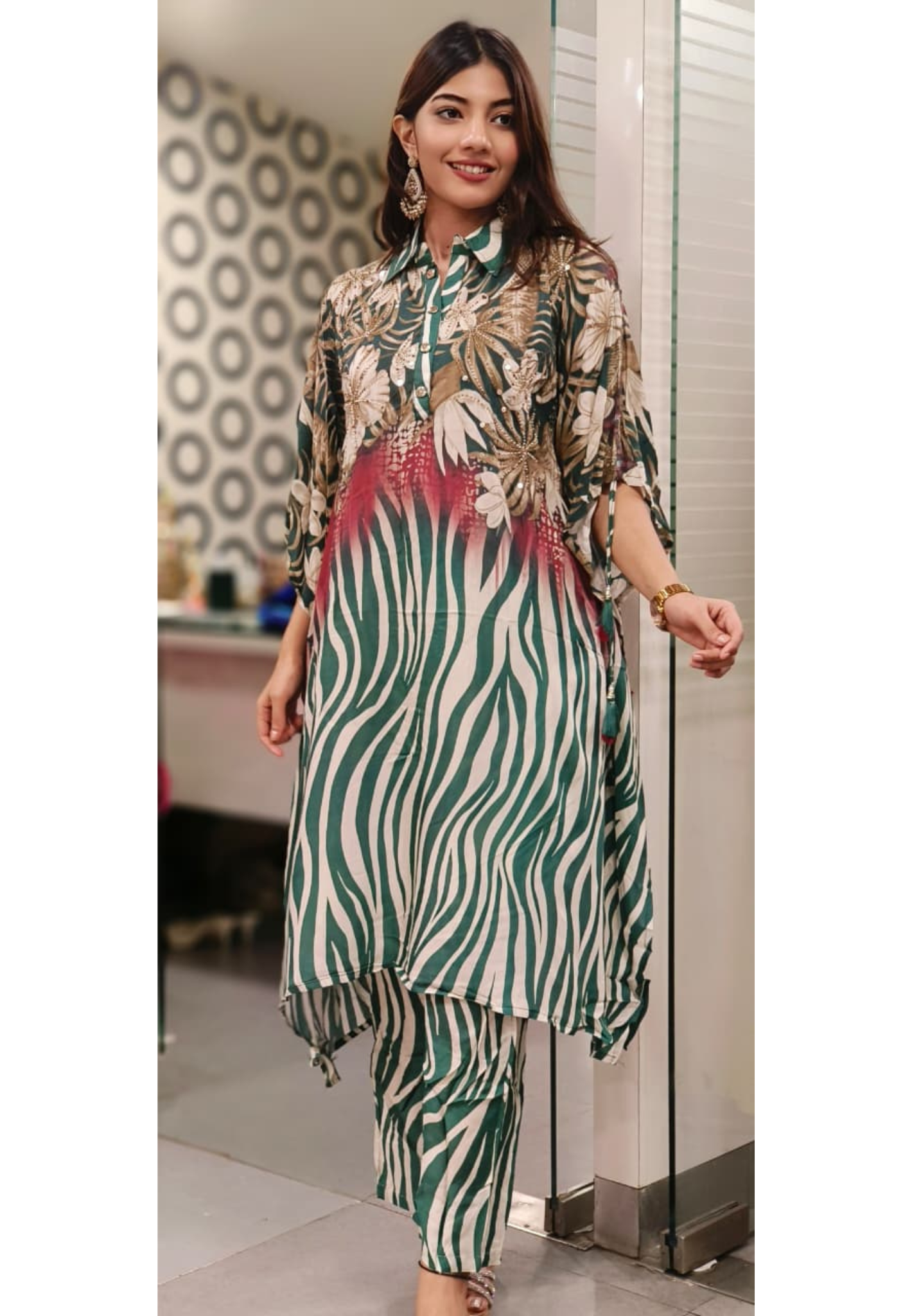 Leheriya With Floral Glance Kaftan & Bottom