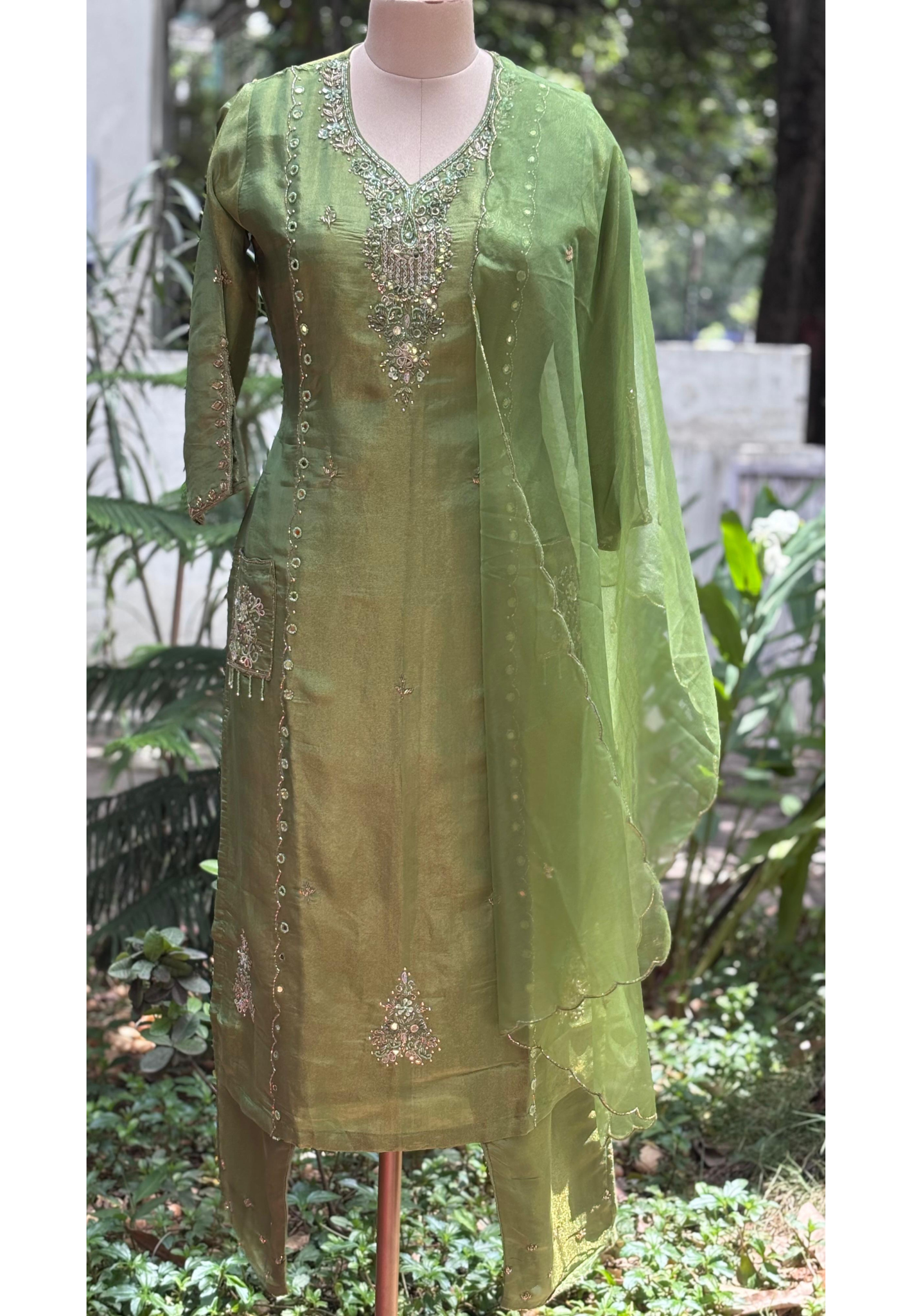 Gardenia Elegance Very Elegant Work Full Suit Set With Dupatta In Shimmer Tissue Fabric- 11551