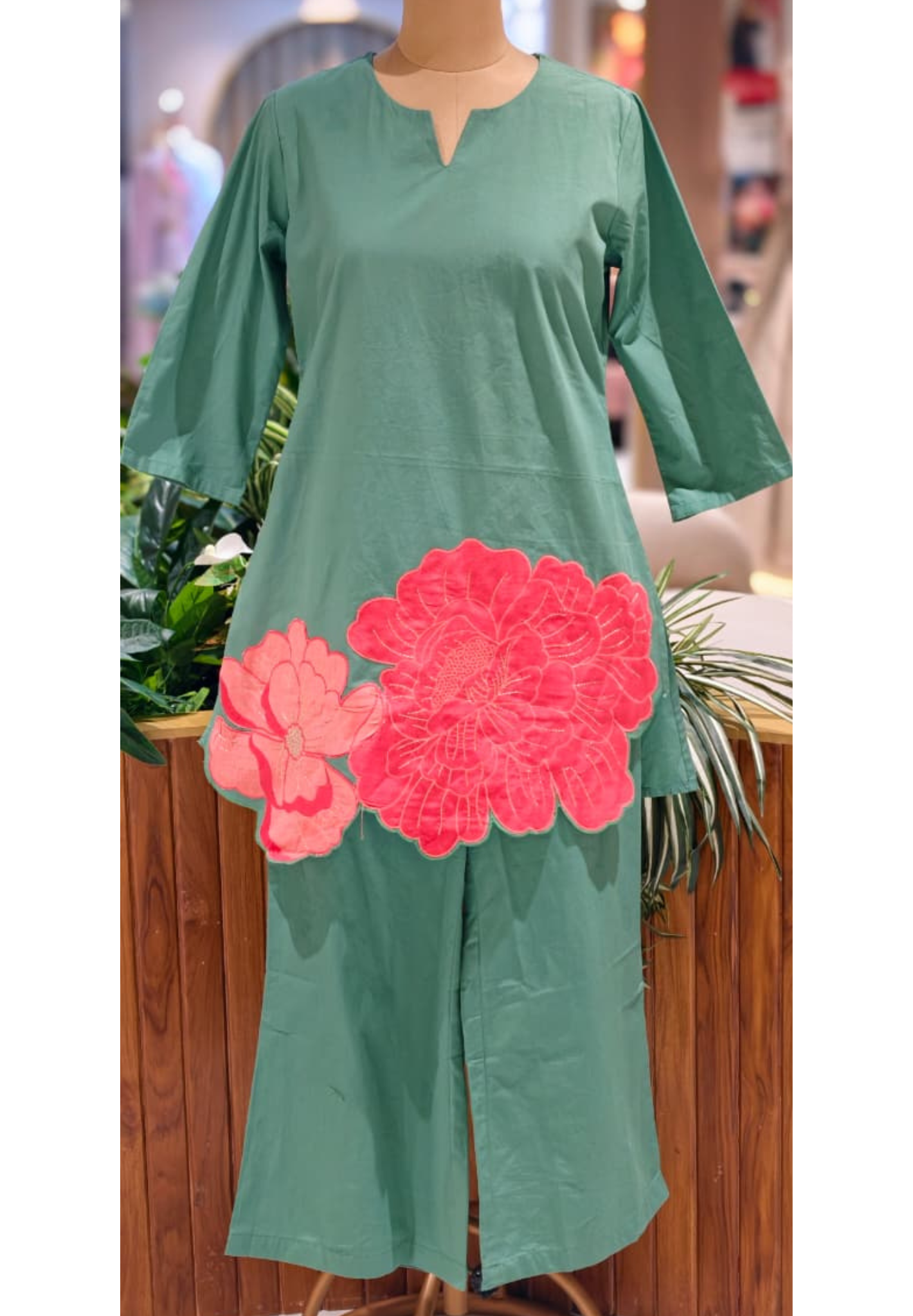 Complete Solid Very Minimal Floral Patch Look Vibrant Pure Cotton Co-Ord Set- 14280 RB228