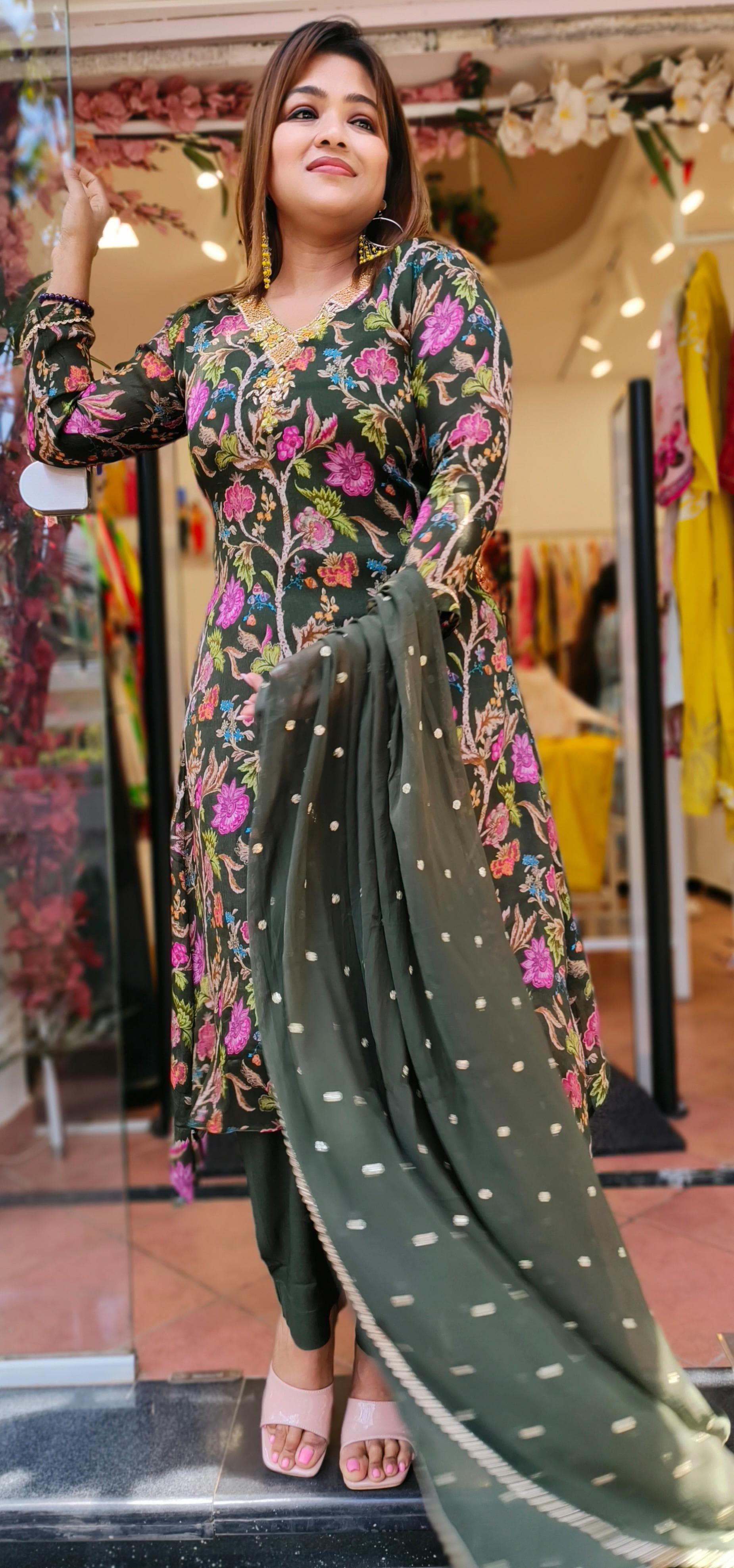 Beautiful chinon Floral Print Soft V-Neck Embroidered Full Suit Set With Dupatta-04755