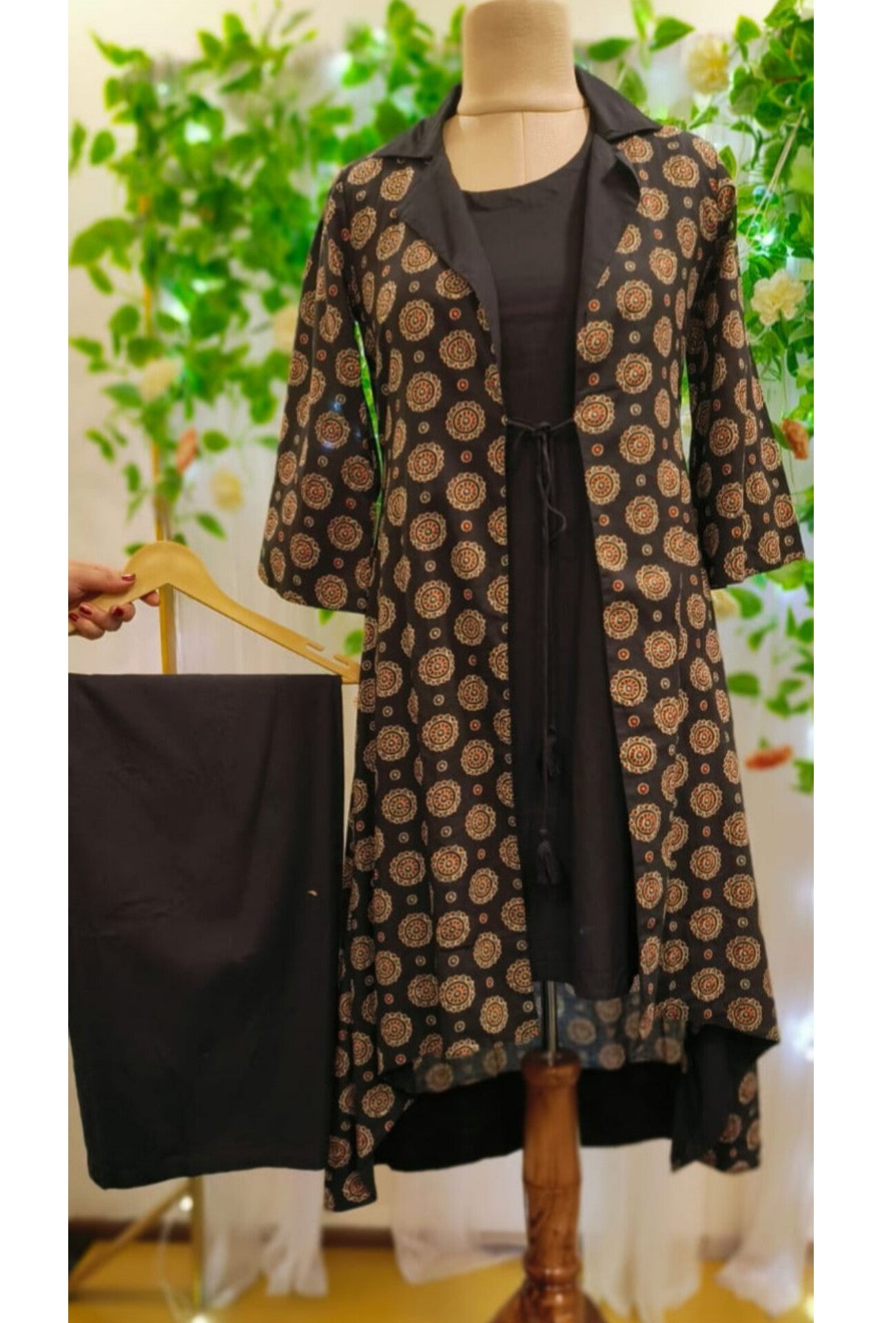 Black Indo-western cotton kurta with pant croptop and black printed jacket set of 3-02074}{