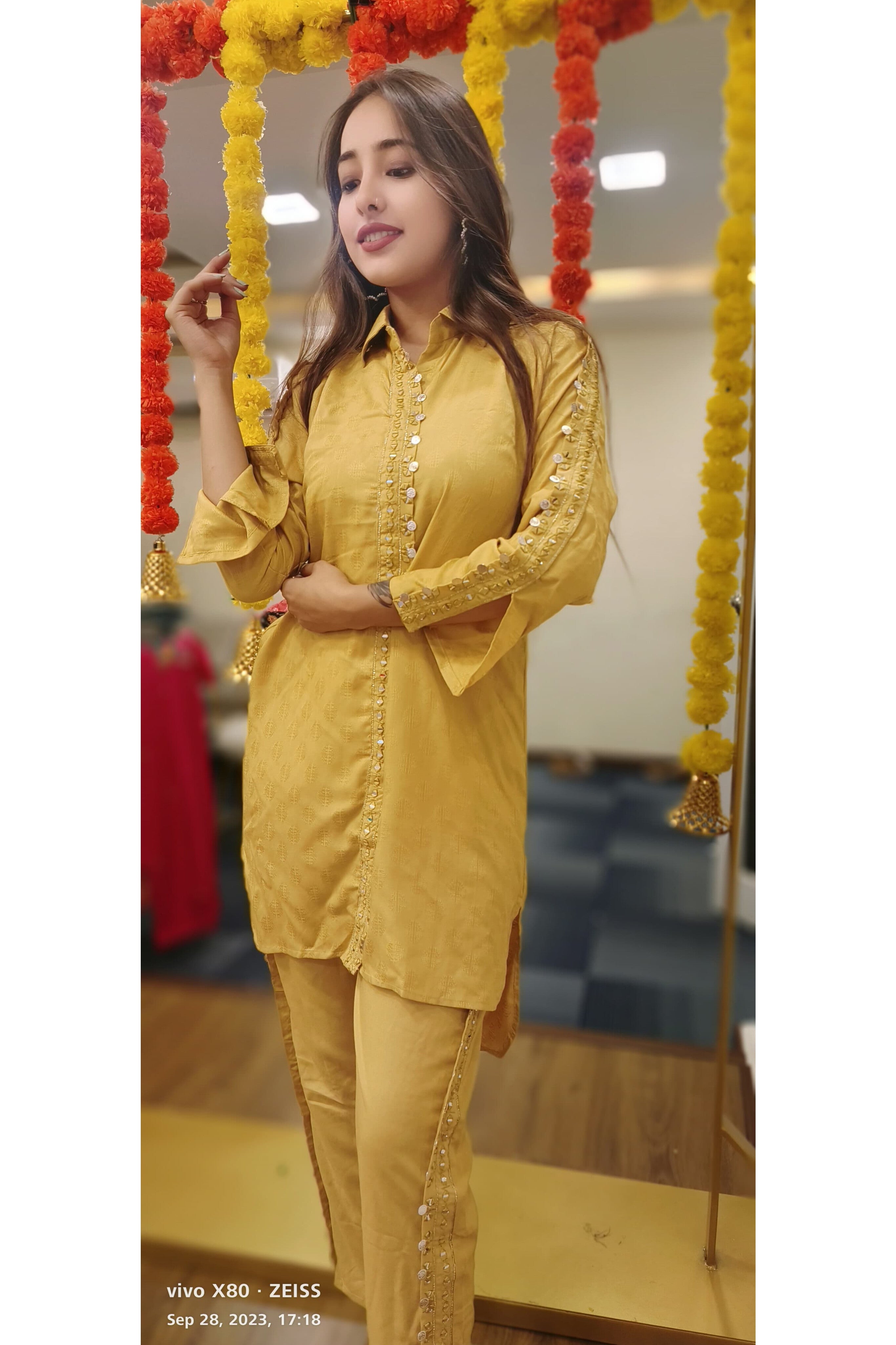 Yellow collar Indo-western kurta with pant set of 2