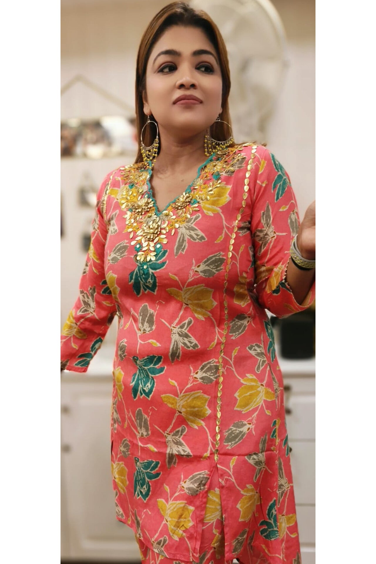 Muslin Beautiful floral Leather gold leaves Embroidered V-neck Front short long back kurta and pant set of 2-01500)