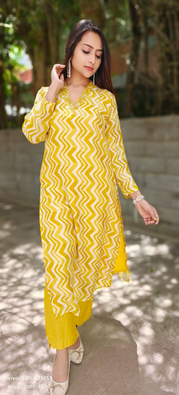 Stylish V-neck Lehriya muslin embroidery kurta with pant (Set of 2)-02156}