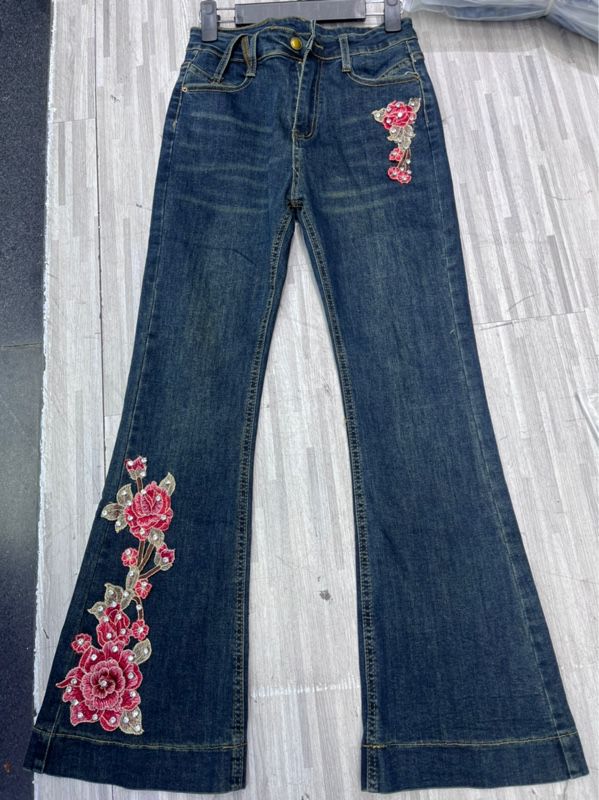 Women's Floral Embroidered Flare Bell Bottom Jeans,Vintage-Inspired Retro Jeans