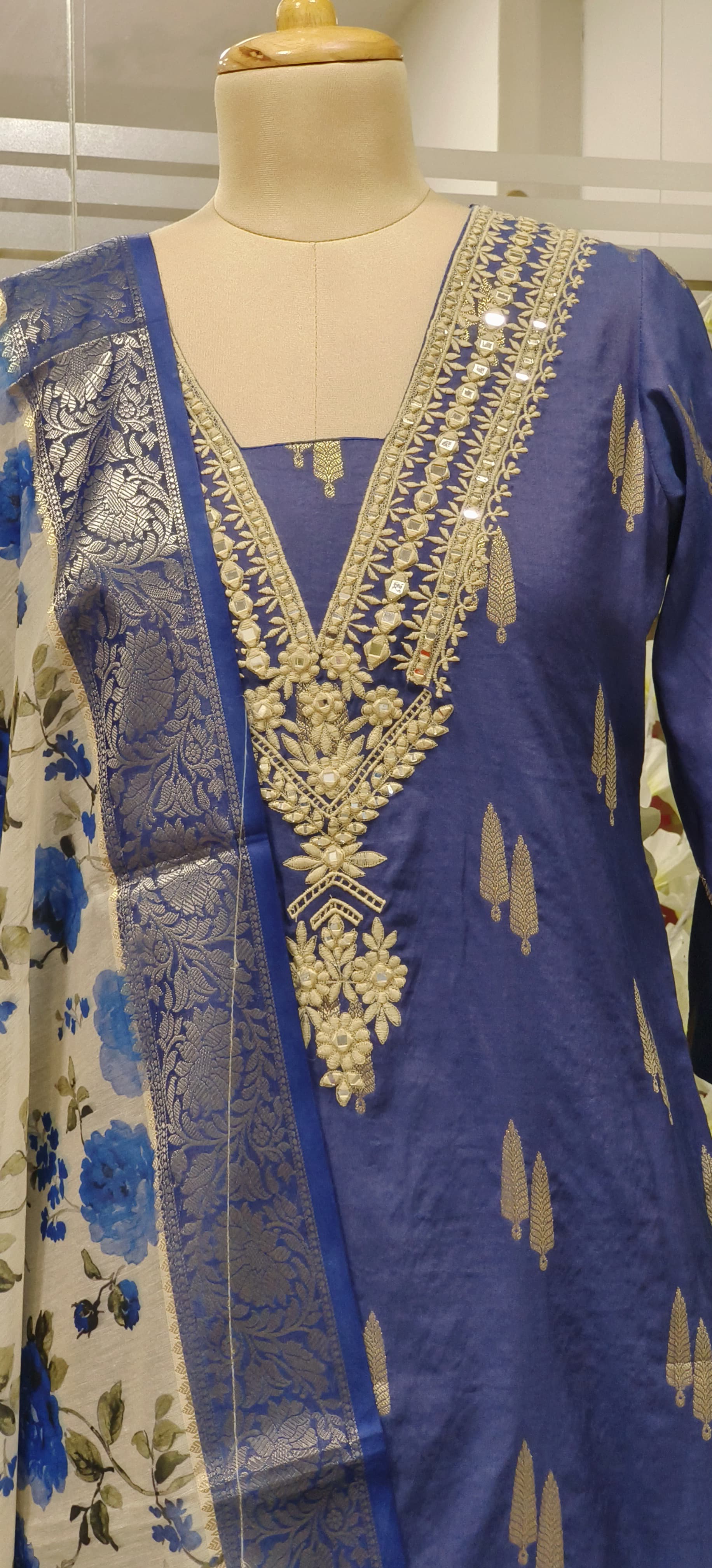 Floral Elegance: Chanderi Mirror Work Kurta Set with Organza Dupatta (Dispatching after 20 Days)