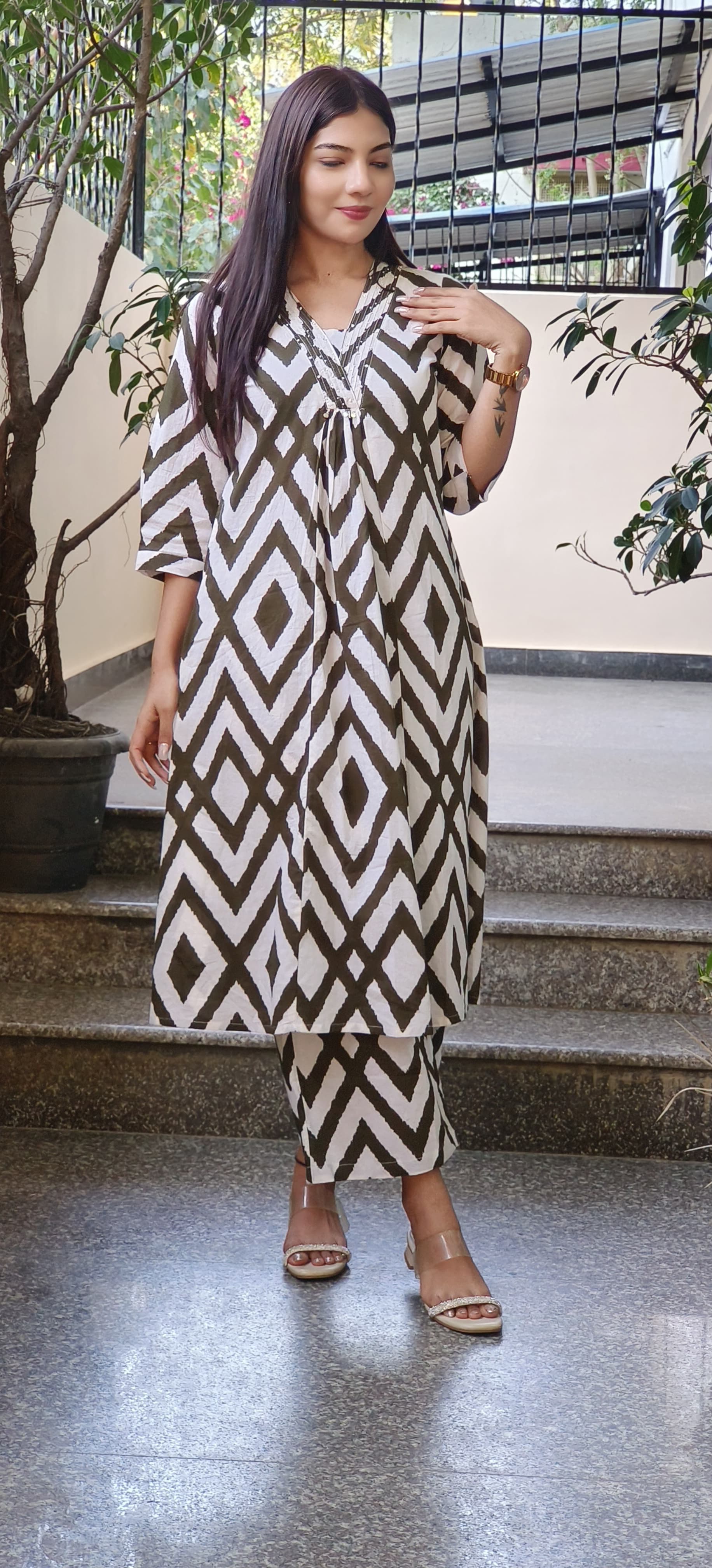 Abstract Print Green White Cotton Kurta with Matching Pant Set – Stylish and Comfortable-08686