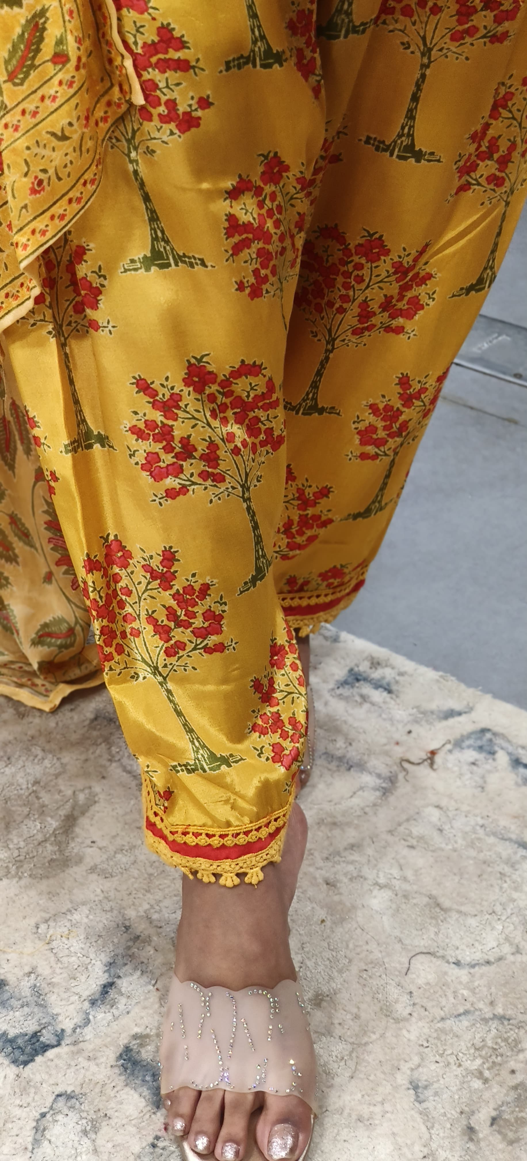 Floral Print Pure Crepe Kurta with Sal Full Suit with Salwar Style Bottom Chinon Dupatta 09719