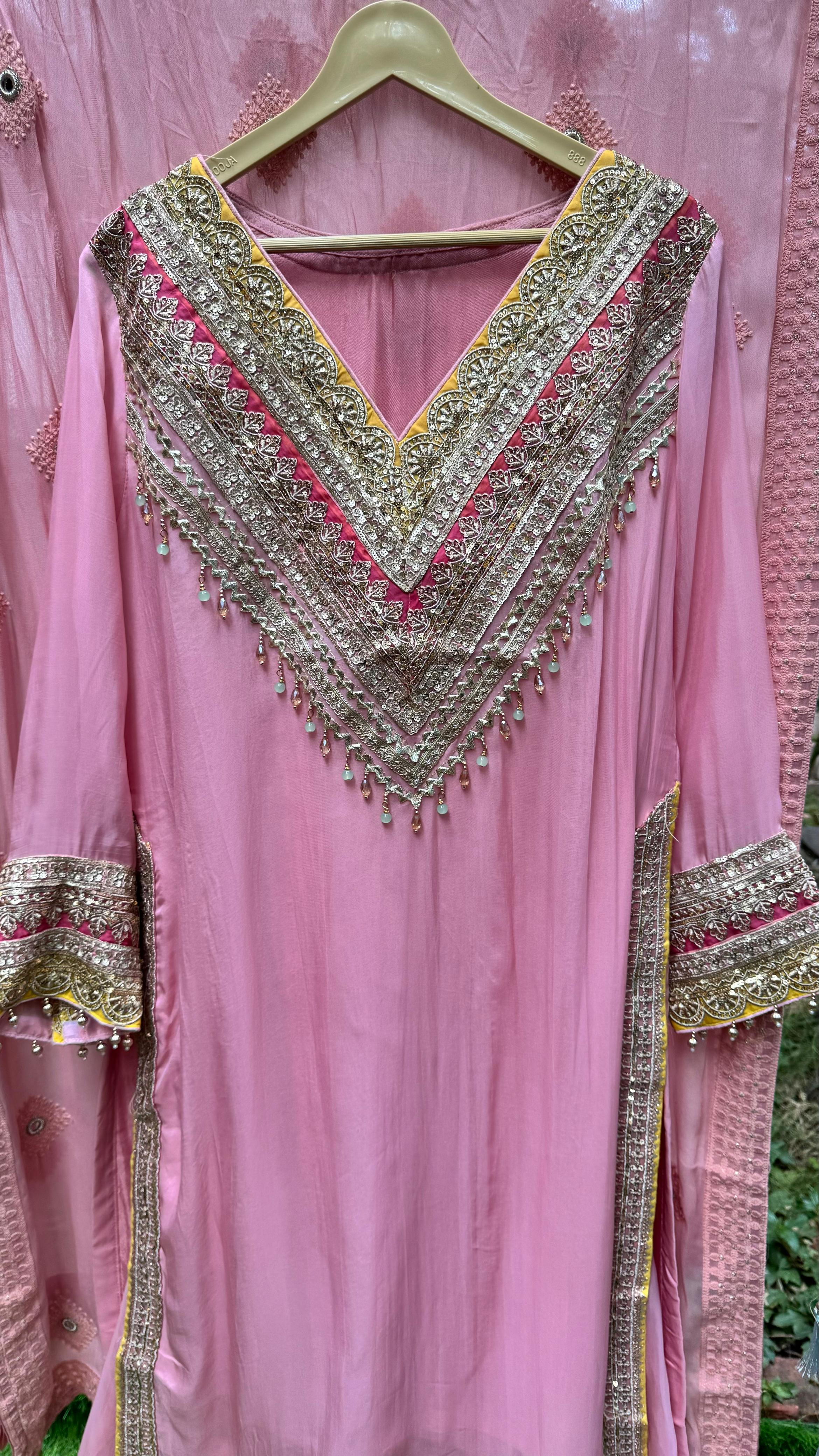 Sunehri Gul Heavily Embroidered Beautiful Yoke Full Suit Set With Dupatta & Loose Palazzo Bottom In Soft Tissue Fabric