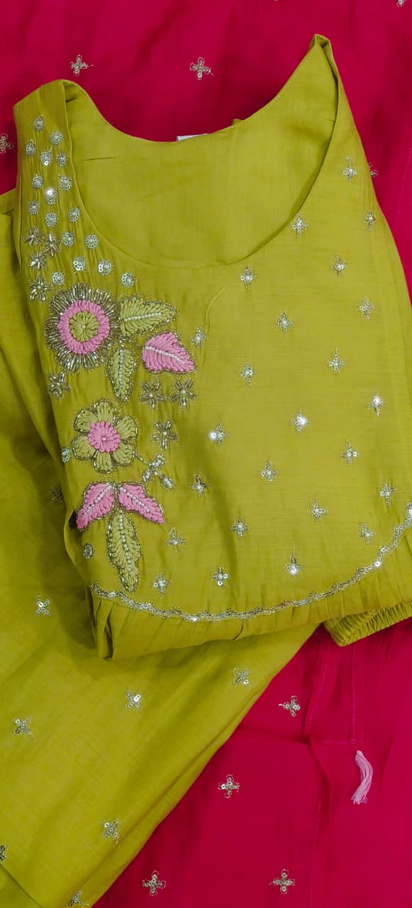 Floral Embroidered Beautiful U-Yoke Surat Mul-Chanderi Full Suit Set With Dupatta
