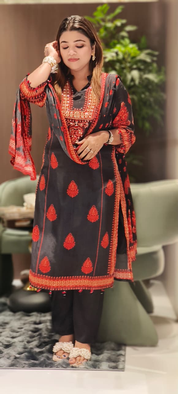 Pakistani Look Placement Print Full Suit Set With Dupatta In Crepe Fabric- 12519