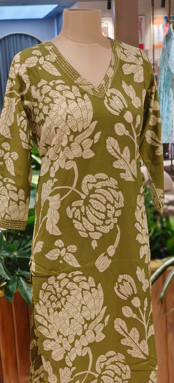 Petaled Leafy Floral Thread Neck Line Cotton Kurti Only