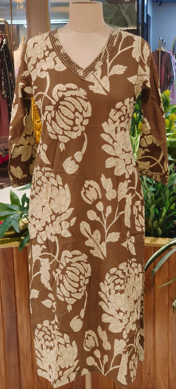 Petaled Leafy Floral Thread Neck Line Cotton Kurti Only