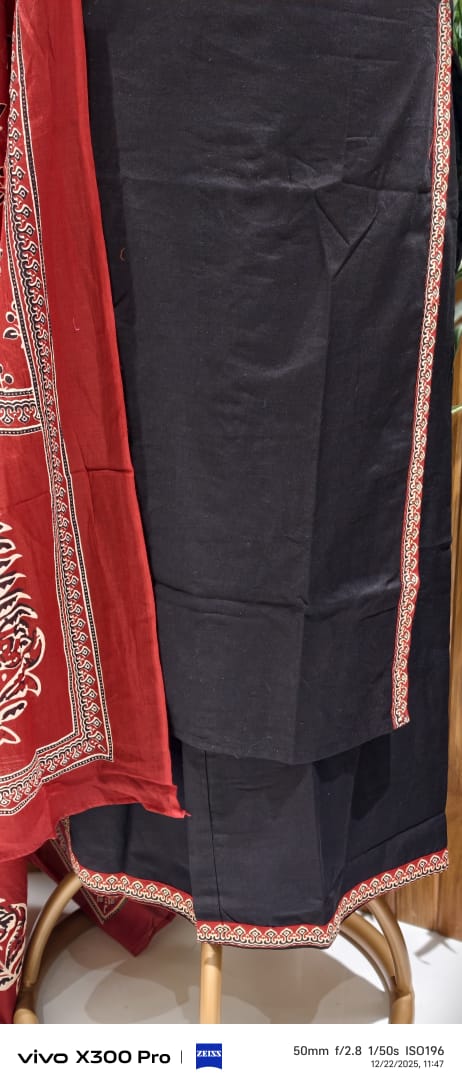 Palm Print Highlighted V-Neck Line Full Suit With Dupatta In Cotton Fabric- 12983 Lean Fit.0/