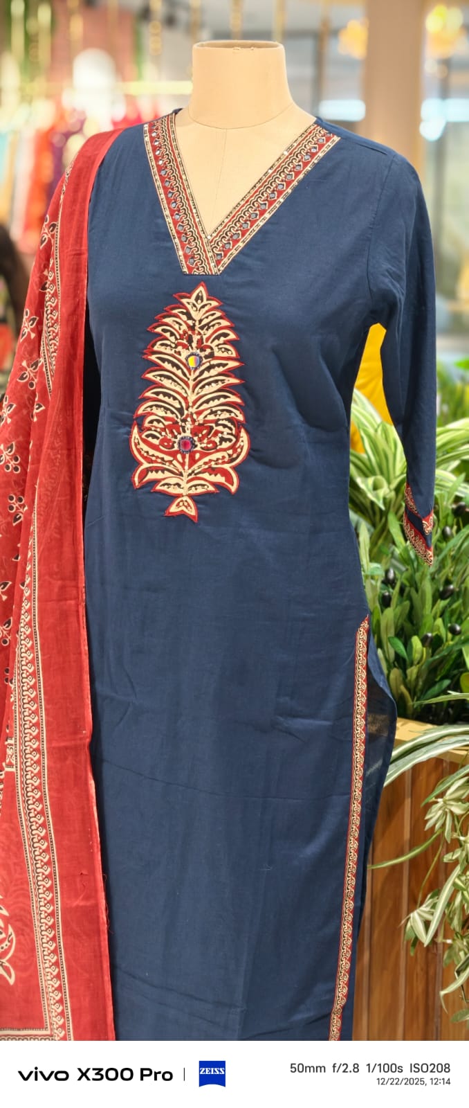 Palm Print Highlighted V-Neck Line Full Suit With Dupatta In Cotton Fabric- 12983 Lean Fit.0/