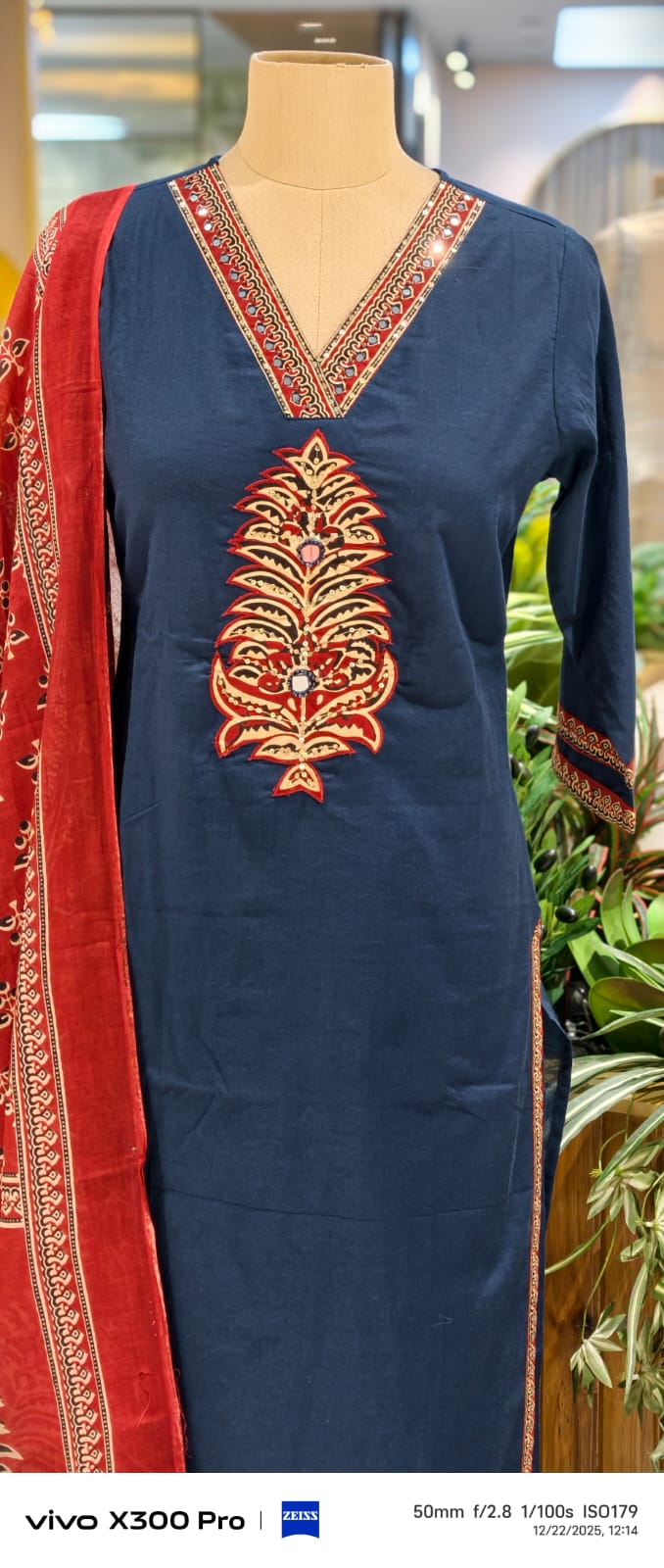 Palm Print Highlighted V-Neck Line Full Suit With Dupatta In Cotton Fabric- 12983 Lean Fit.0/